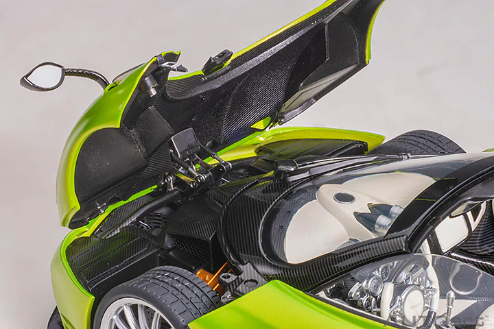 AUTOart Pagani Huayra Roadster Verde Firenze Pearl Green 1:18 - Image 11