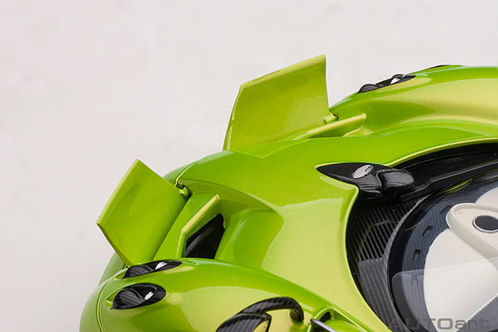 AUTOart Pagani Huayra Roadster Verde Firenze Pearl Green 1:18 - Image 13