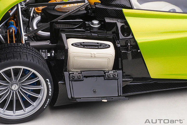 AUTOart Pagani Huayra Roadster Verde Firenze Pearl Green 1:18 - Image 19