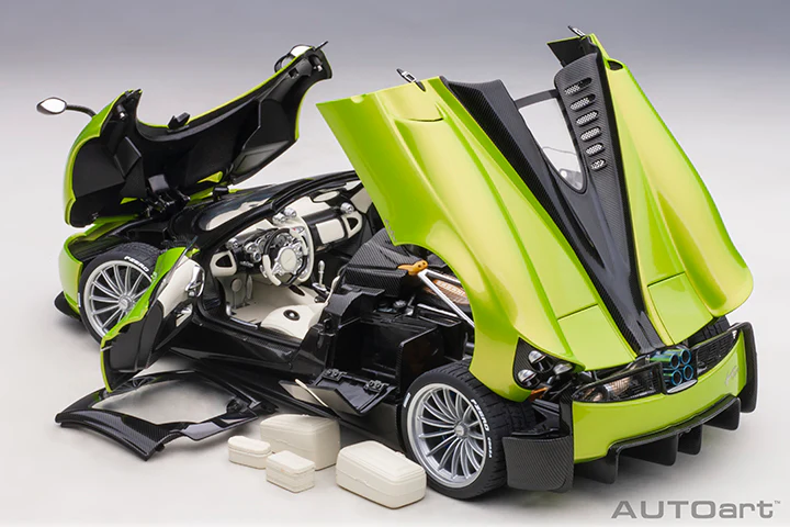AUTOart Pagani Huayra Roadster Verde Firenze Pearl Green 1:18 - Image 21