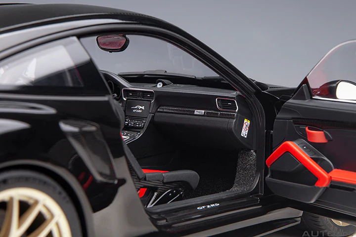 AUTOart Porsche 911 991.2 GT2 RS w/ Weissach Pkg Black 1:18 - Image 10