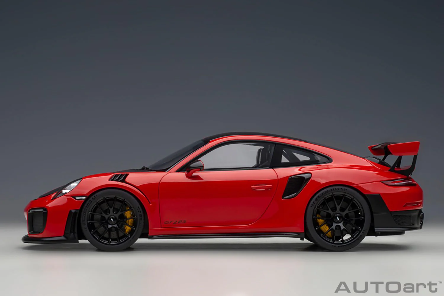 AUTOart Porsche 911 991.2 GT2 RS w/ Weissach Pkg Guards Red 1:18 - Image 3
