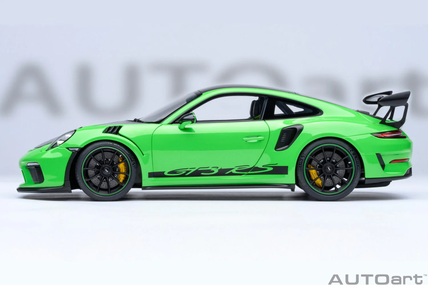 AUTOart Porsche 911 991.2 GT3 RS w/ Weissach Pkg Lizard Green 1:18 - Image 4