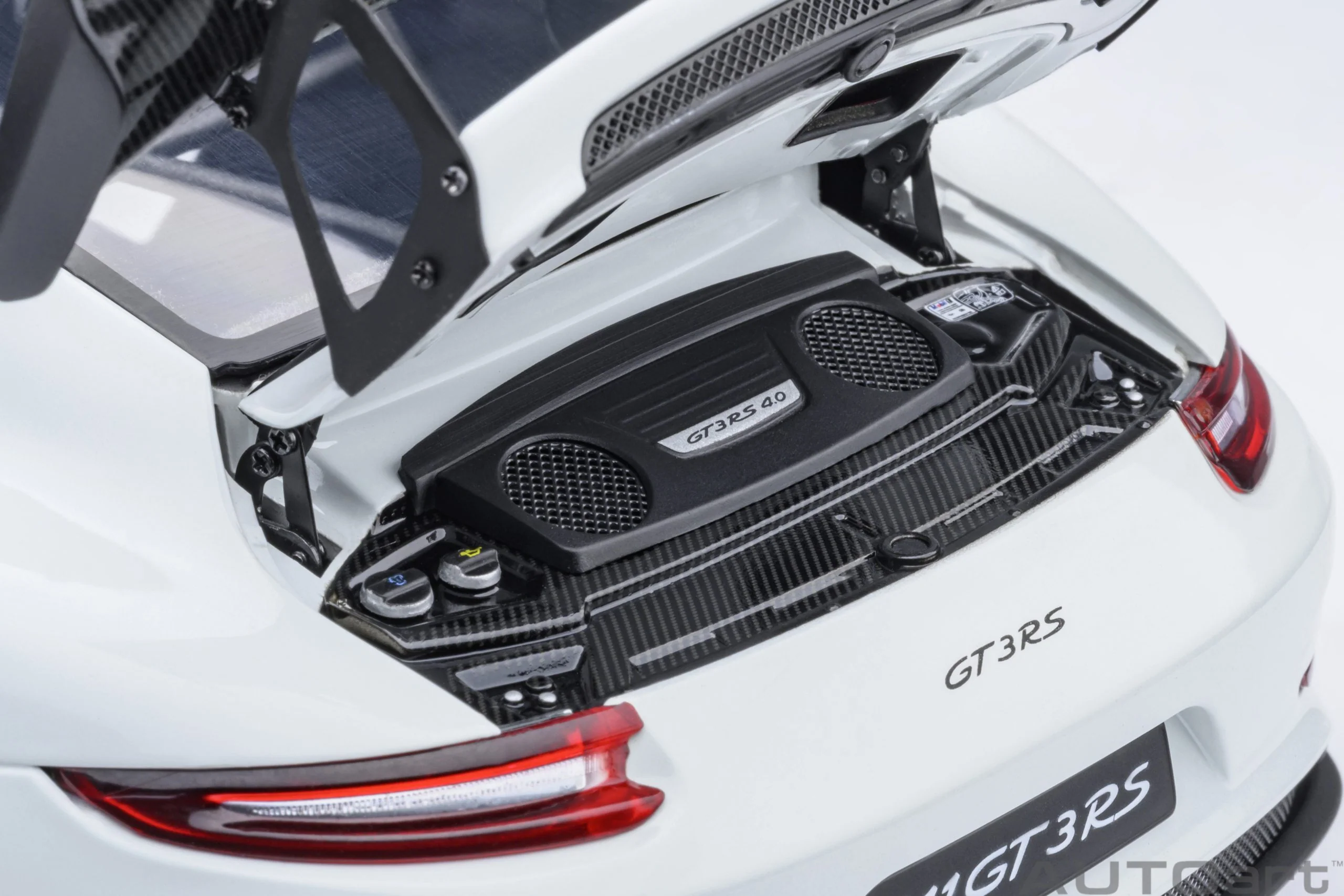 AUTOart Porsche 911 991.2 GT3 RS w/ Weissach Pkg White 1:18 - Image 13