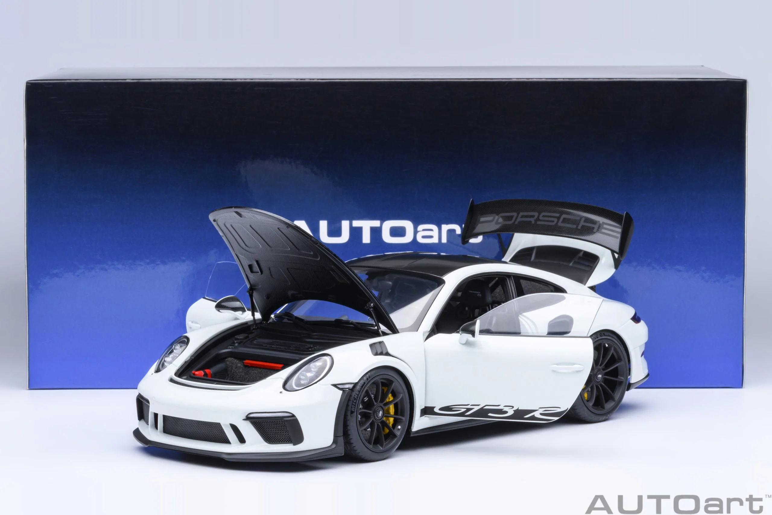 AUTOart Porsche 911 991.2 GT3 RS w/ Weissach Pkg White 1:18 - Image 21