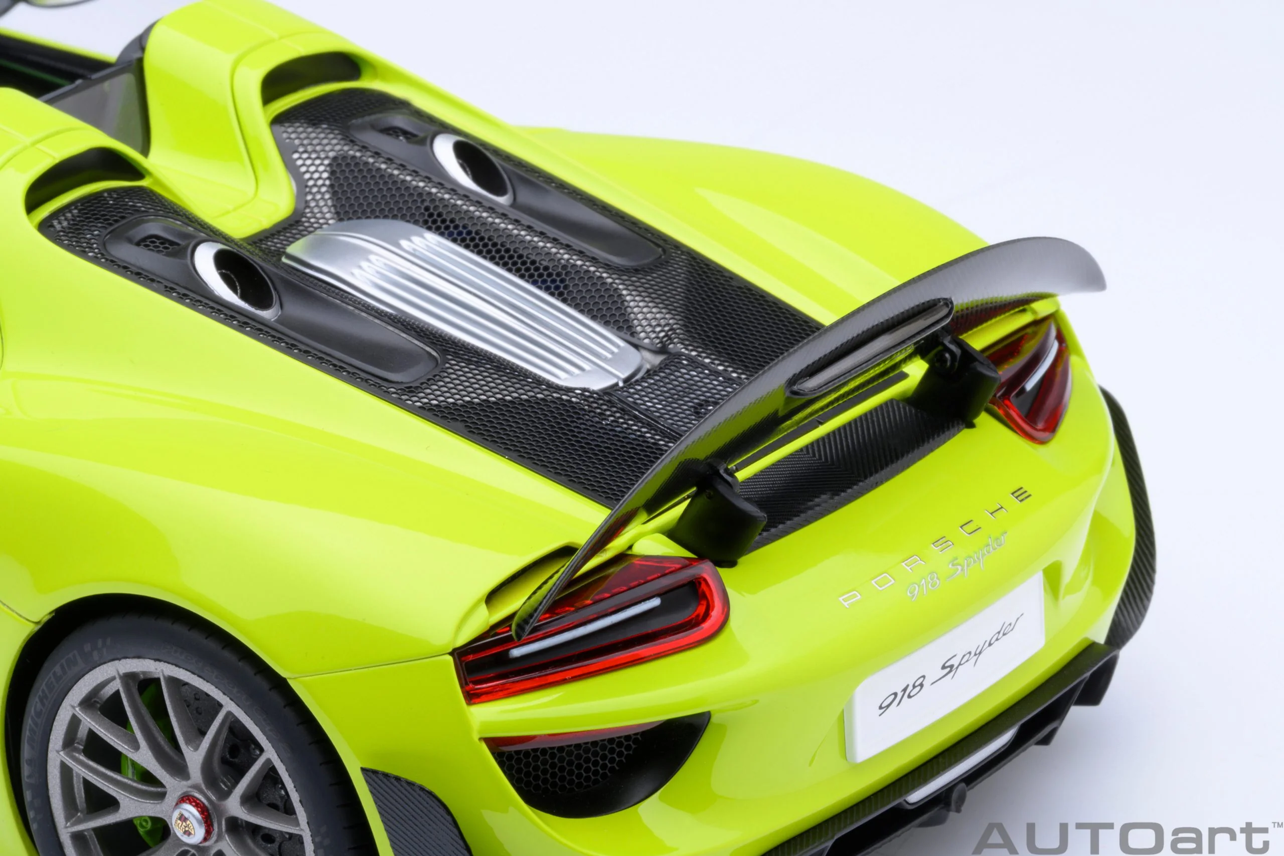 AUTOart Porsche 918 Spyder w/ Weissach Pkg Acid Green 1:18 - Image 14