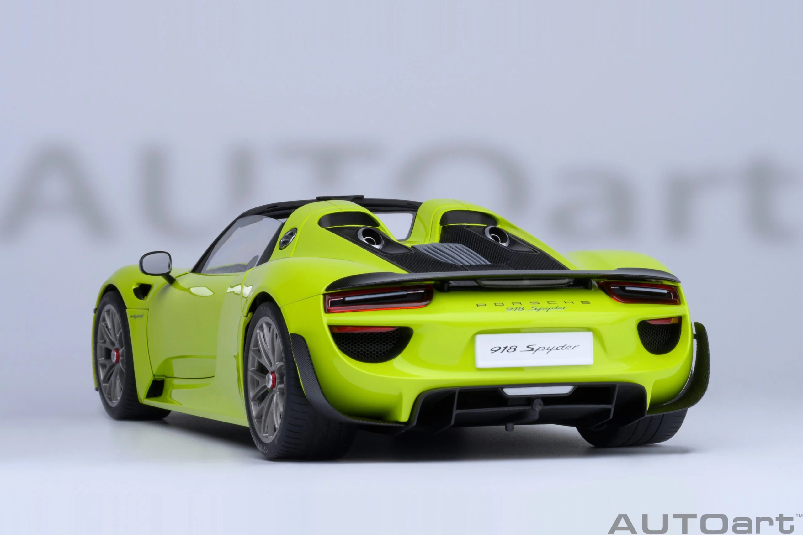 AUTOart Porsche 918 Spyder w/ Weissach Pkg Acid Green 1:18 - Image 22
