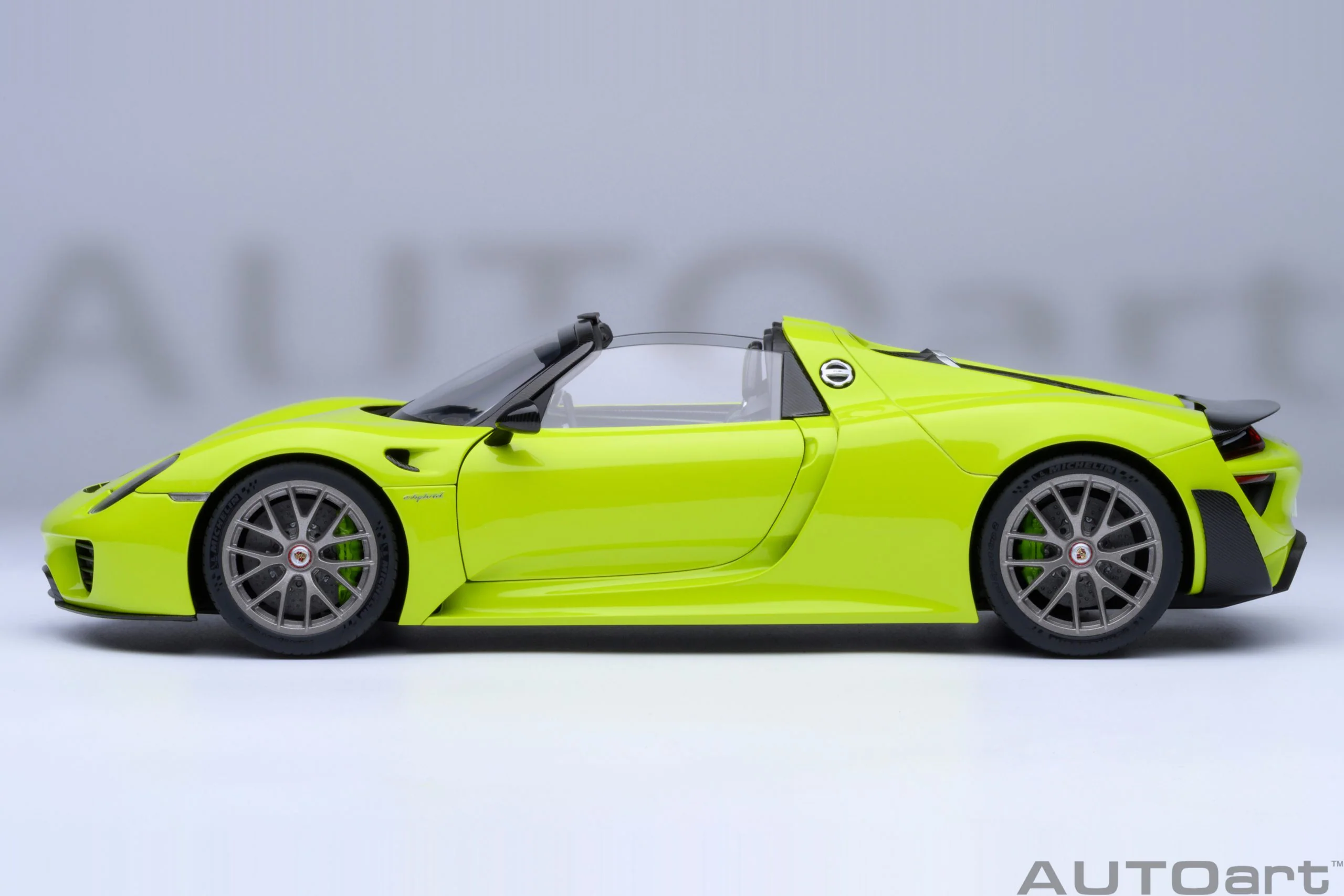 AUTOart Porsche 918 Spyder w/ Weissach Pkg Acid Green 1:18 - Image 3