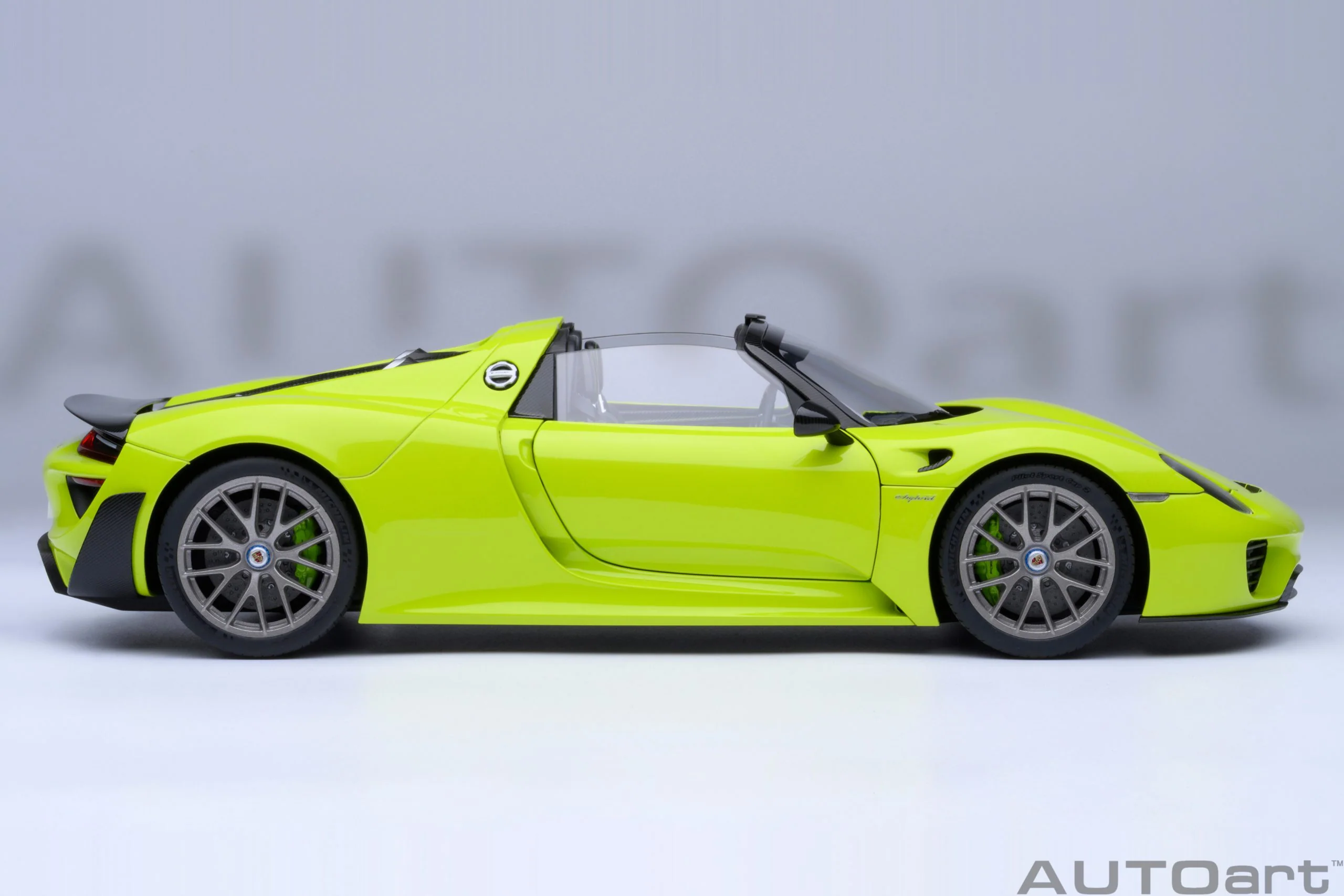 AUTOart Porsche 918 Spyder w/ Weissach Pkg Acid Green 1:18 - Image 4