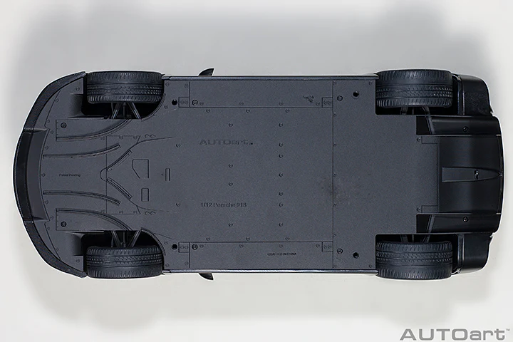 AUTOart Porsche 918 Spyder Weissach Package, Basaltschwarzmetallic (Black Metallic) 1:12 - Image 10
