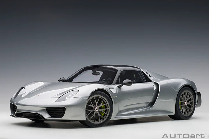 AUTOart Porsche 918 Spyder Weissach Package, GT Silver Metallic 1:12