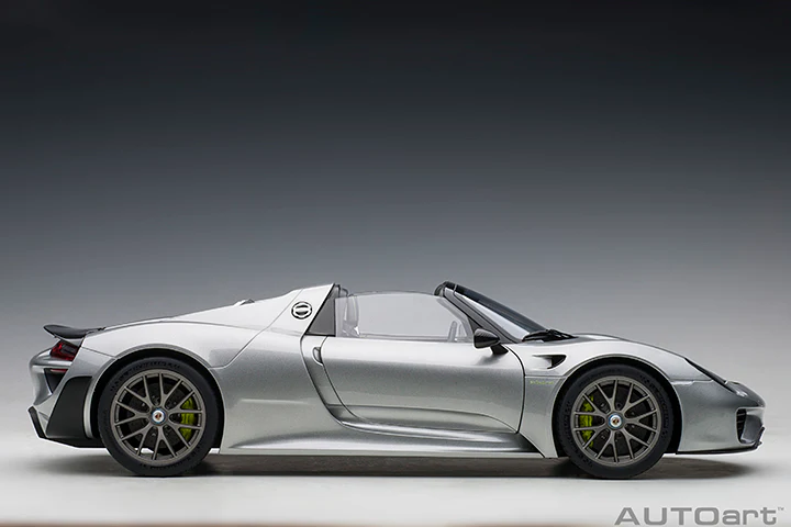 AUTOart Porsche 918 Spyder Weissach Package, GT Silver Metallic 1:12 - Image 6