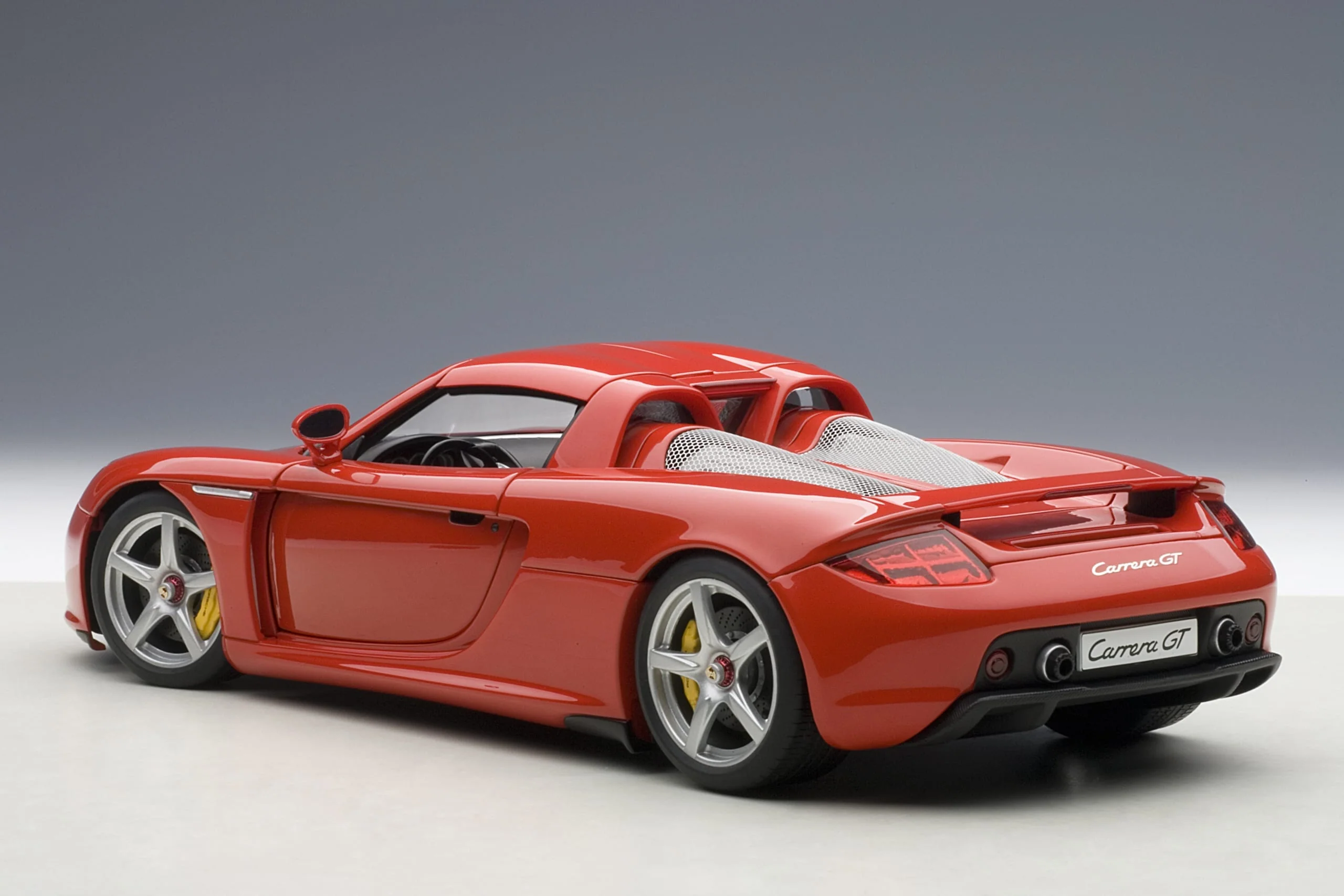 AUTOart Millennium Porsche Carrera GT Guards Red DIECAST 1:18 - Image 2