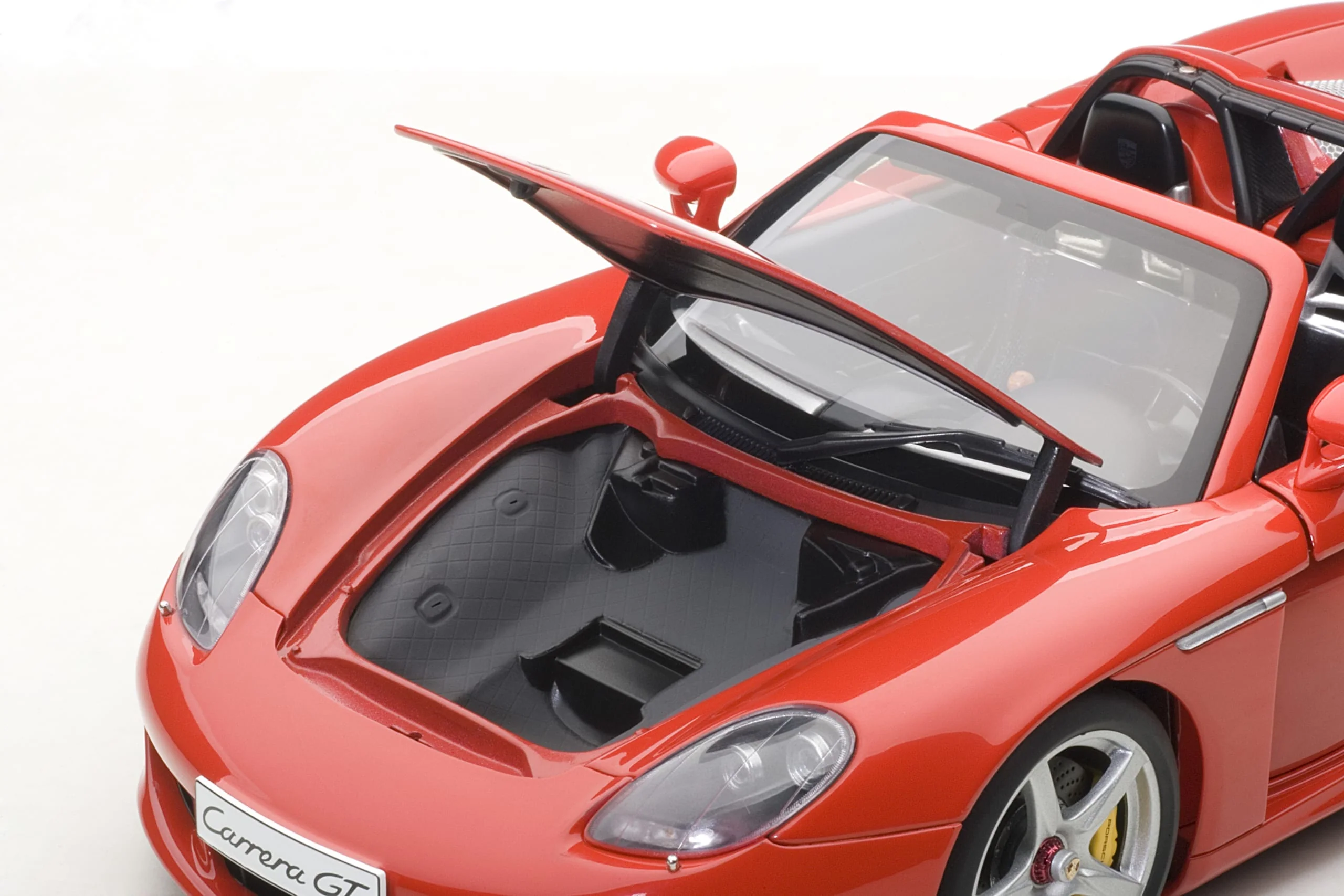 AUTOart Millennium Porsche Carrera GT Guards Red DIECAST 1:18 - Image 7