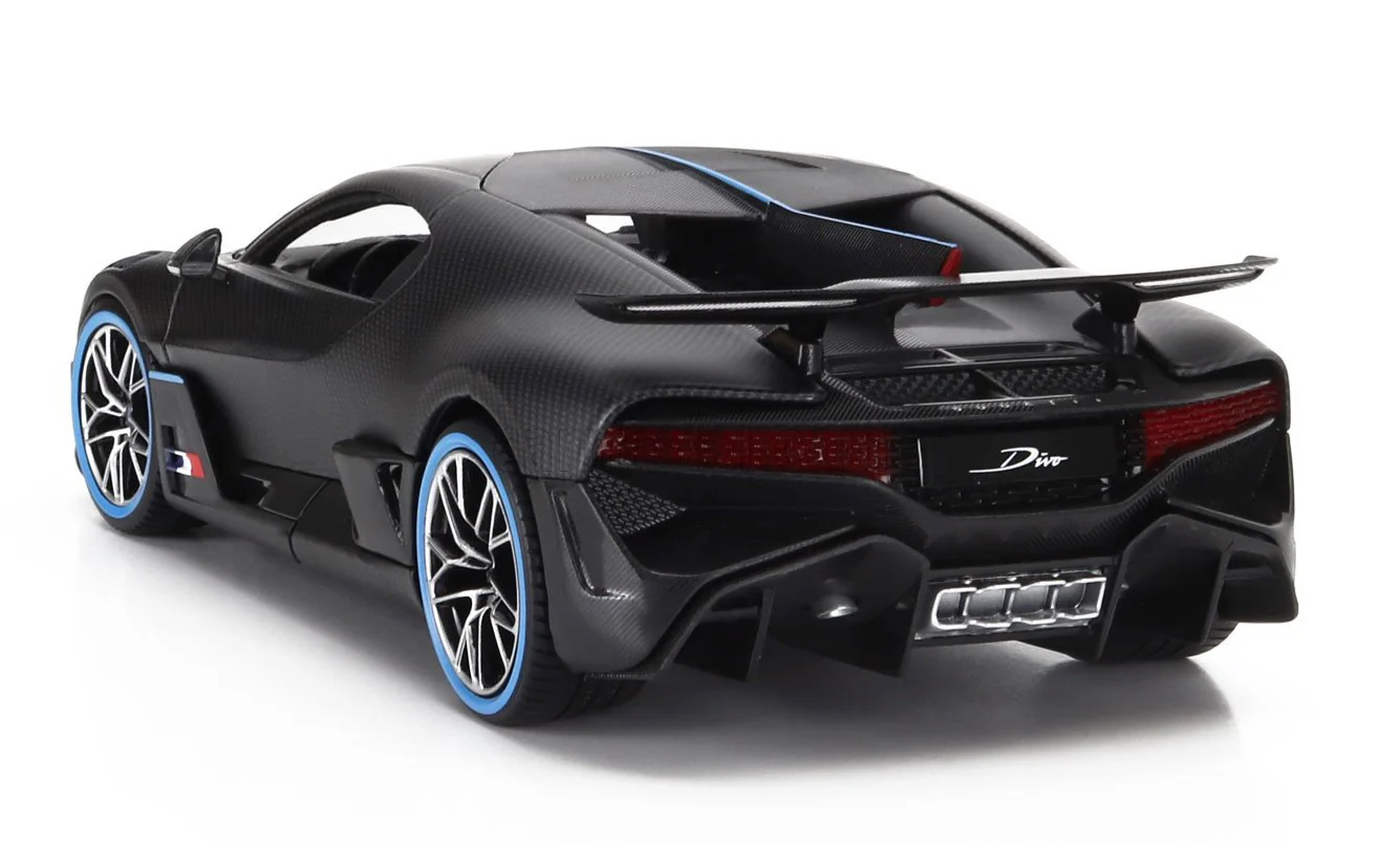 Bburago 2018 Bugatti Divo 50th Anniversary Full Carbon 1:18 - Image 5