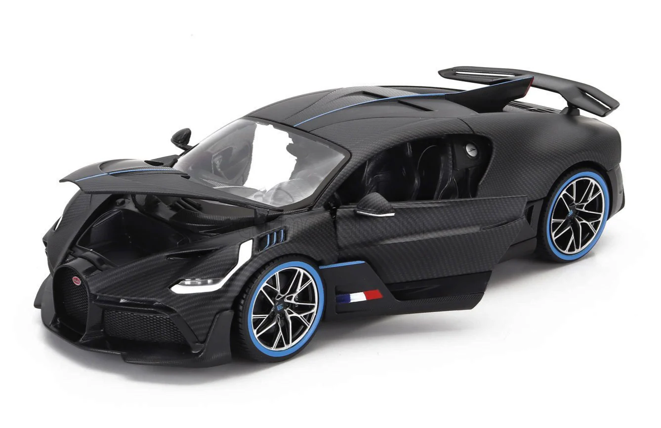 Bburago 2018 Bugatti Divo 50th Anniversary Full Carbon 1:18 - Image 6