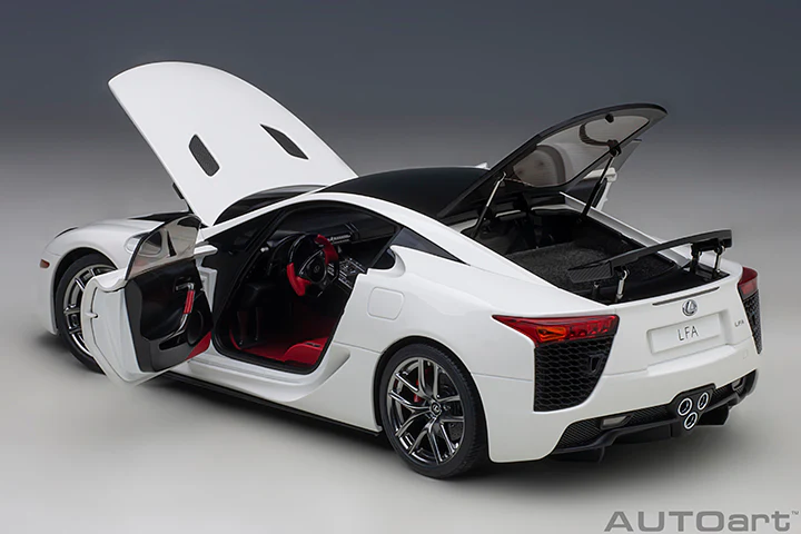 AUTOart 2012 Lexus LFA Whitest White and Carbon Black 1:18 - Image 15