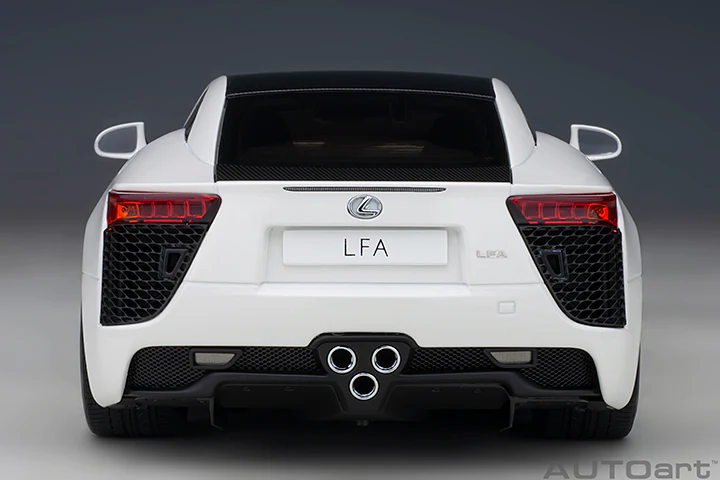 AUTOart 2012 Lexus LFA Whitest White and Carbon Black 1:18 - Image 4