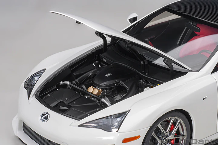 AUTOart 2012 Lexus LFA Whitest White and Carbon Black 1:18 - Image 9