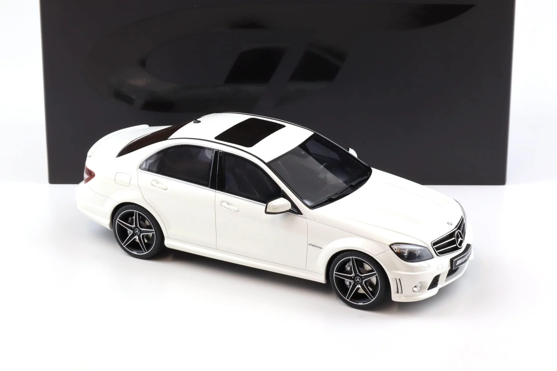GT Spirit 2007 Mercedes Benz C63 AMG (W204) Sedan Diamond White 1:18 - Image 2