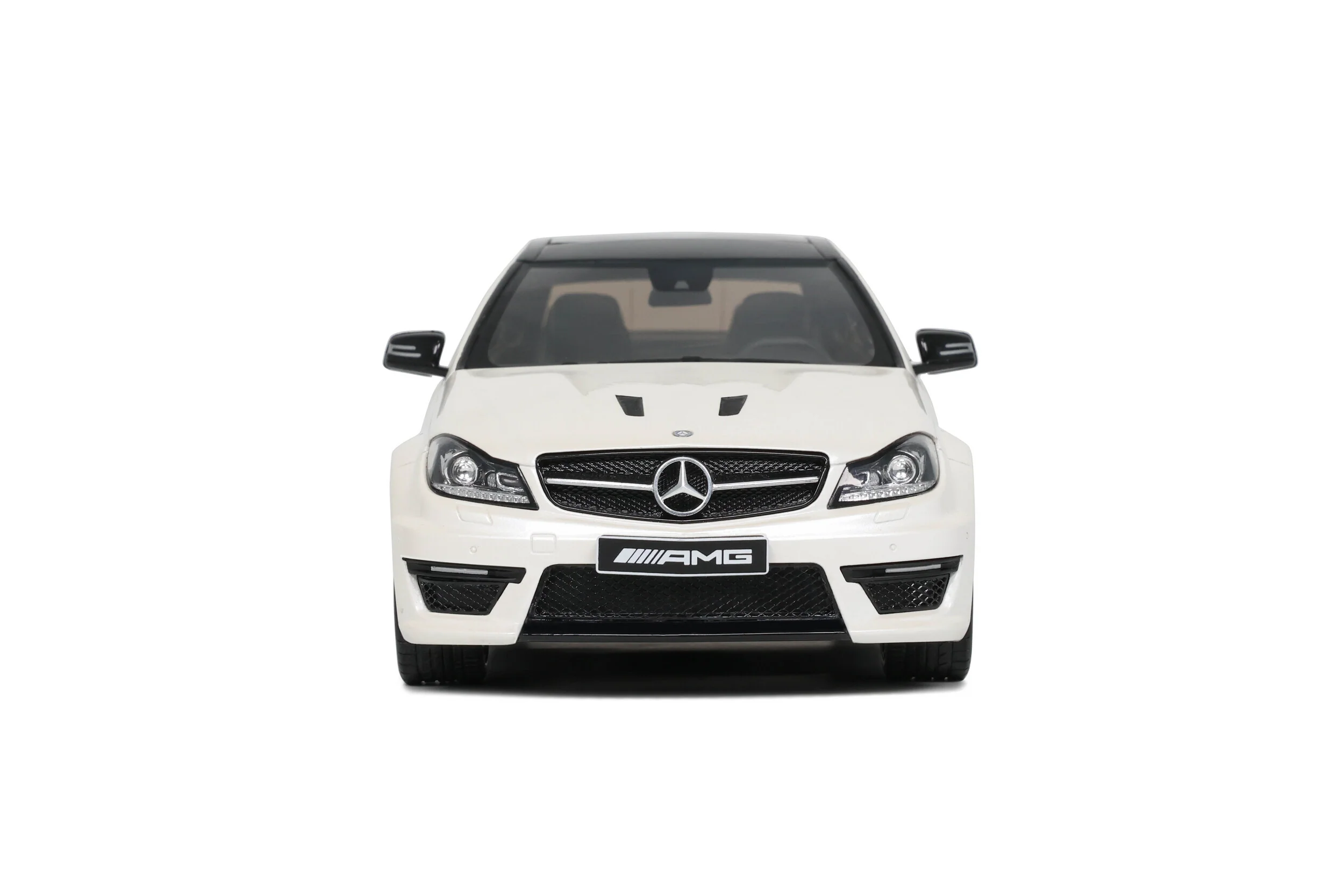 GT Spirit 2013 Mercedes Benz C63 AMG Coupe W204 Edition 507 Diamond White 1:18 - Image 3