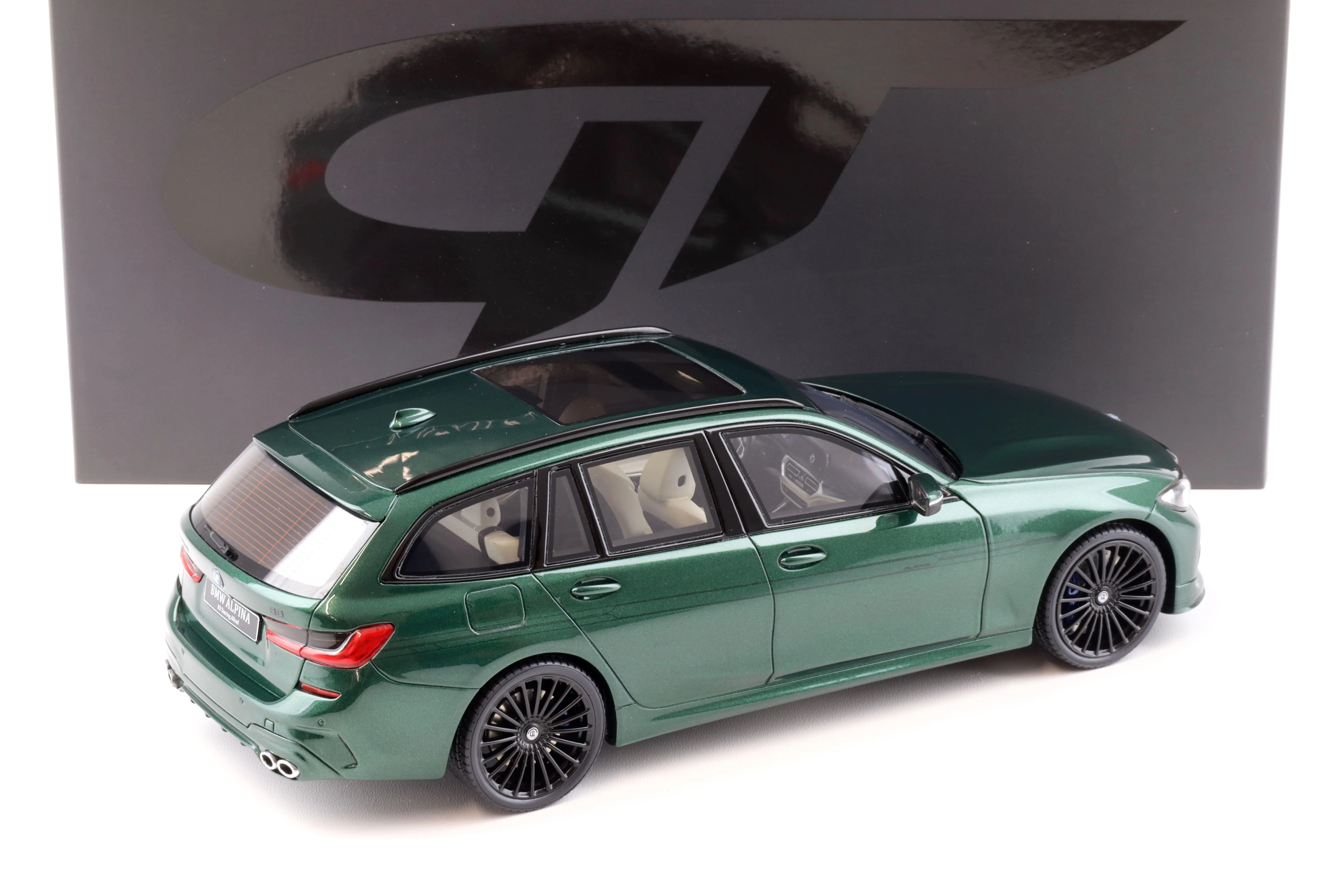GT Spirit 2019 Alpina B3 Biturbo 3 Series Touring Wagon Green Metallic 1:18 - Image 3