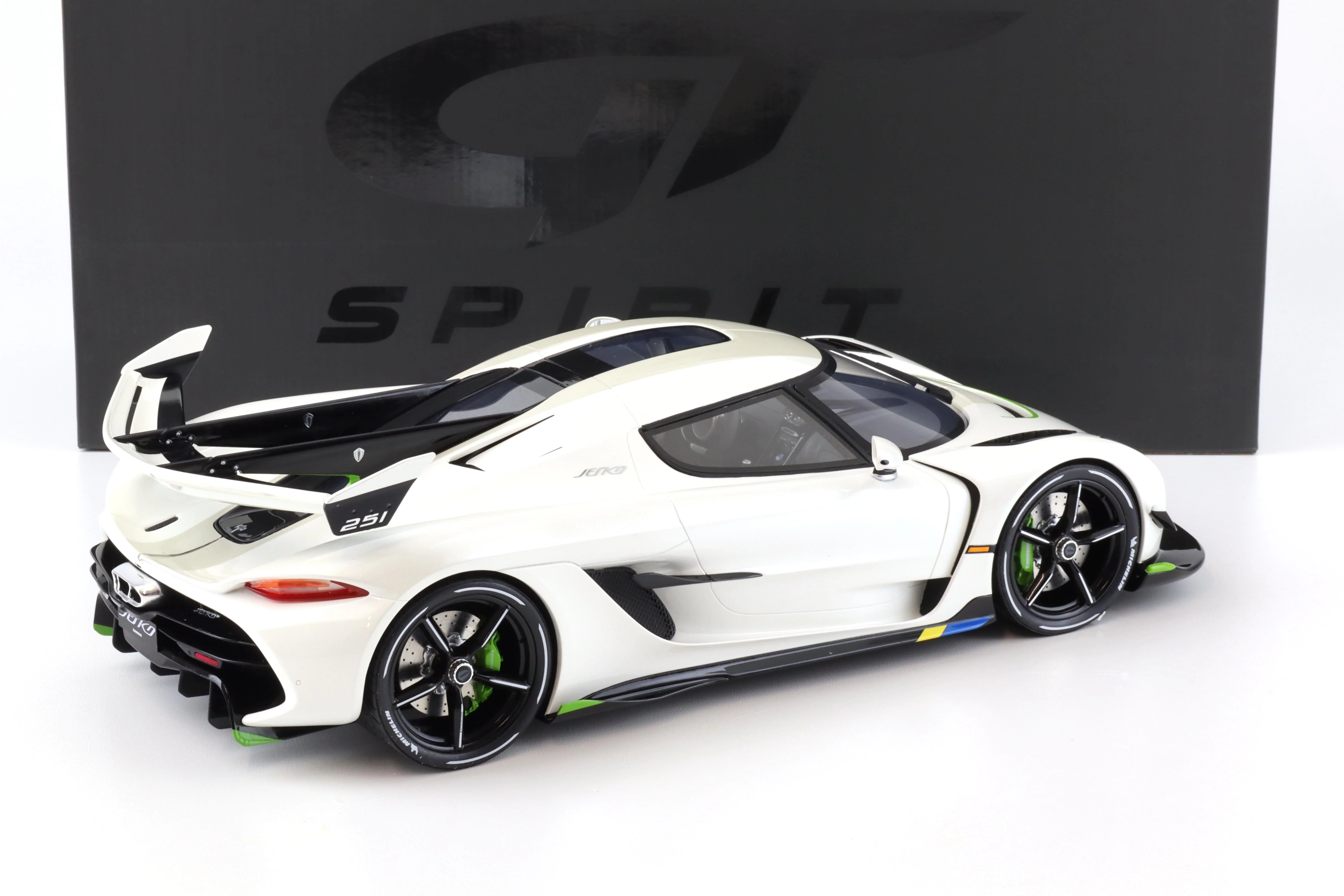 GT Spirit 2019 Koenigsegg Jesko White 1:12 - Image 3