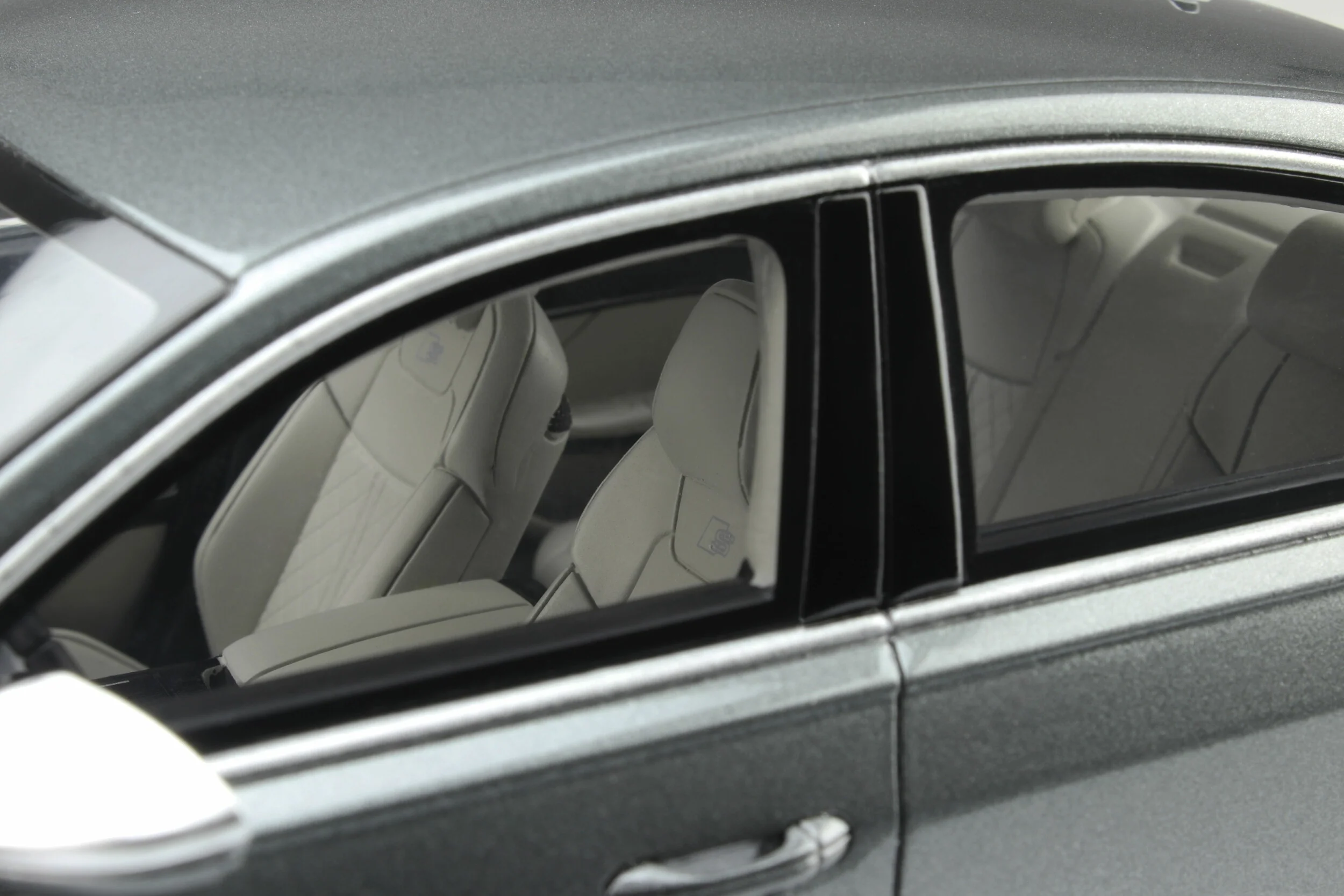 GT Spirit 2020 Audi S8 (D5) Sedan Daytona Grey Metallic 1:18 - Image 11