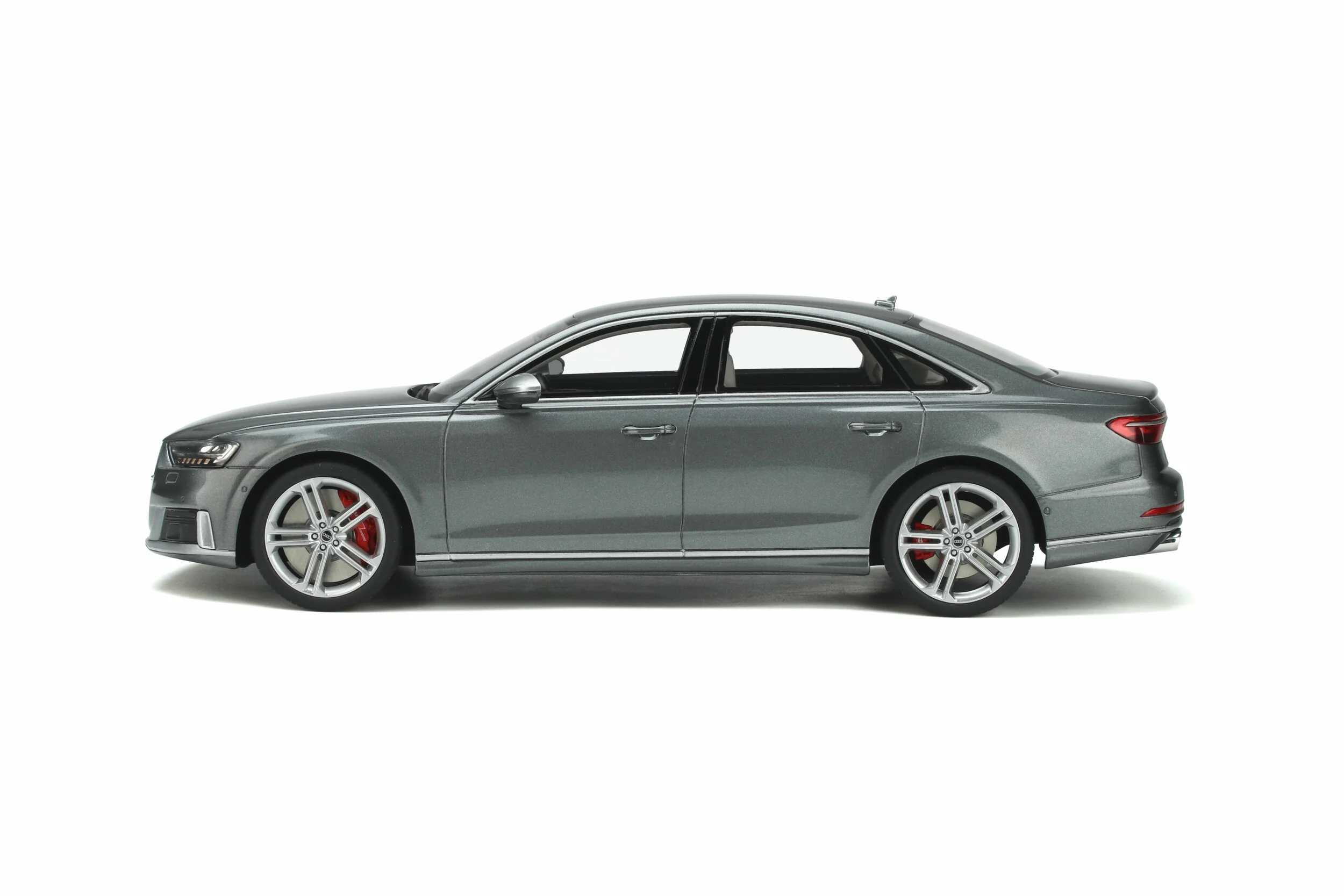 GT Spirit 2020 Audi S8 (D5) Sedan Daytona Grey Metallic 1:18 - Image 3