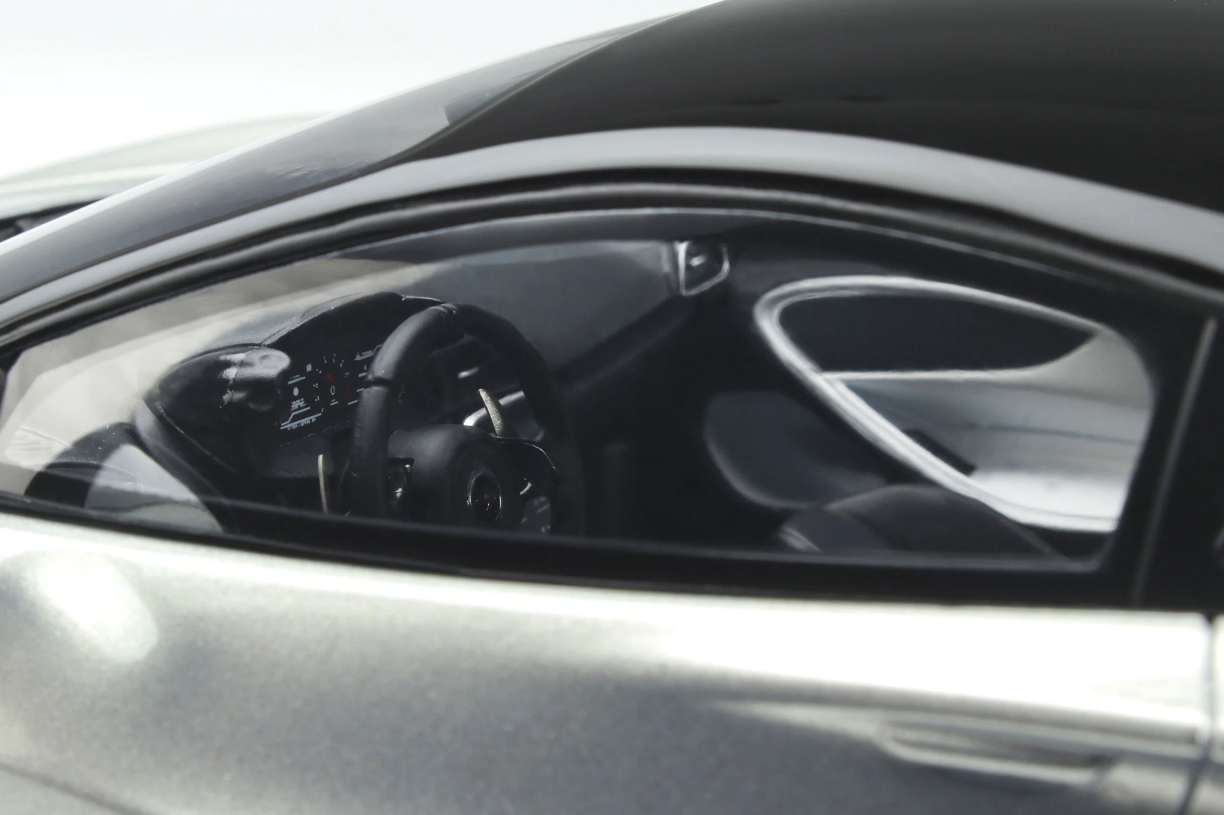 GT Spirit 2021 Mclaren Artura Silver Metallic 1:18 - Image 10