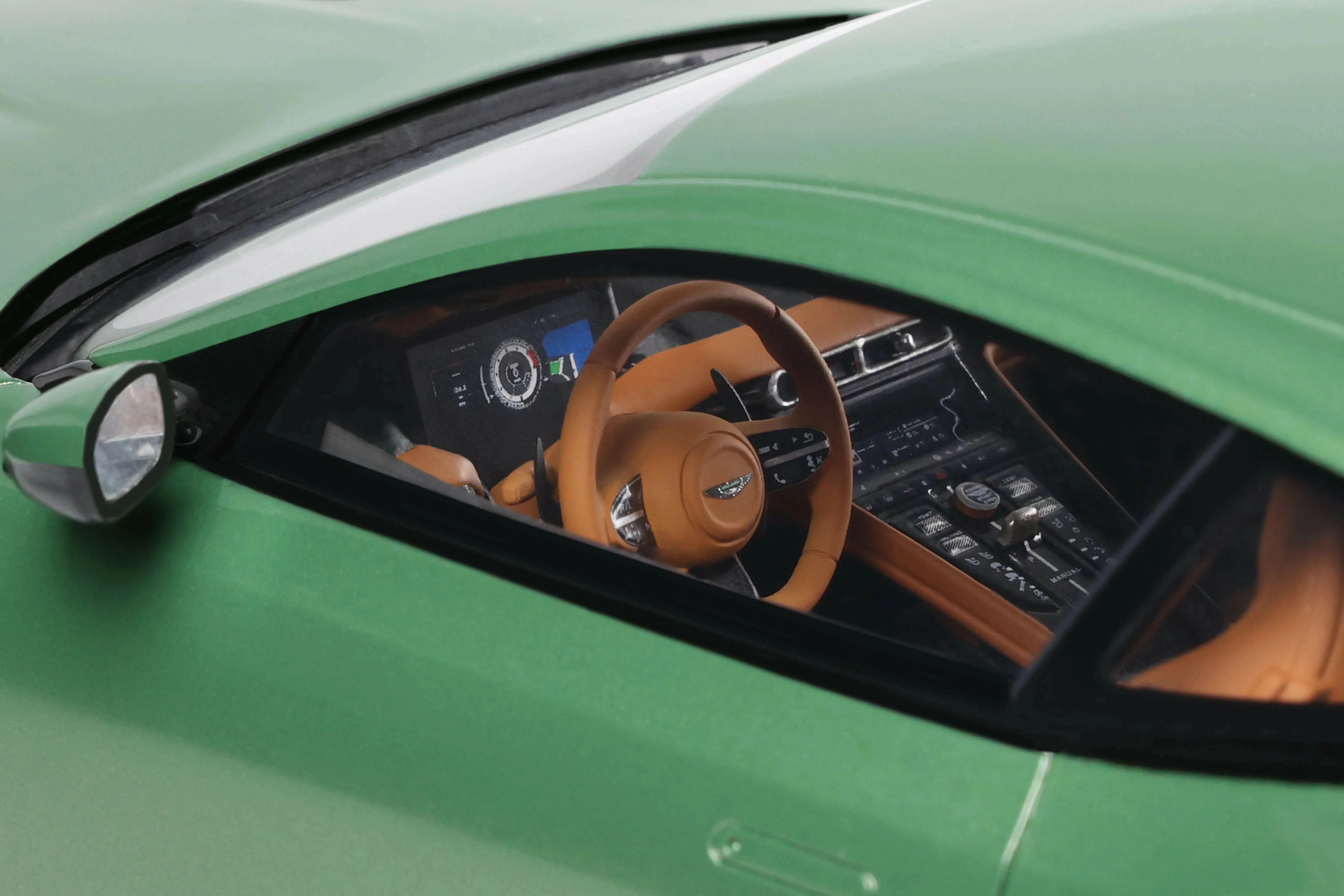 GT Spirit 2023 Aston Martin DB12 Vantage Green 1:18 - Image 10