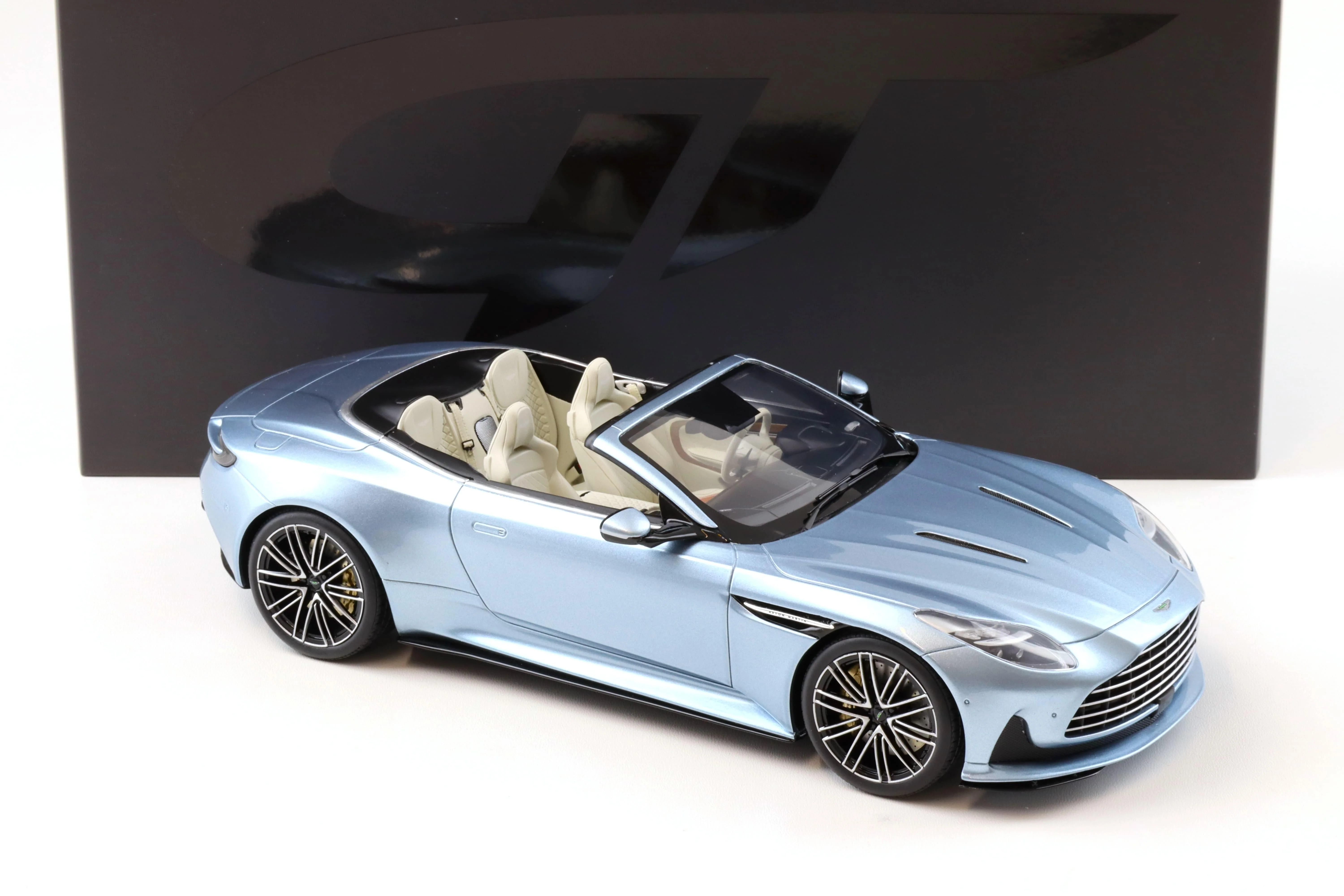 GT Spirit 2023 Aston Martin DB12 Volante Convertible Carribbean Blue Pearl 1:18 - Image 2