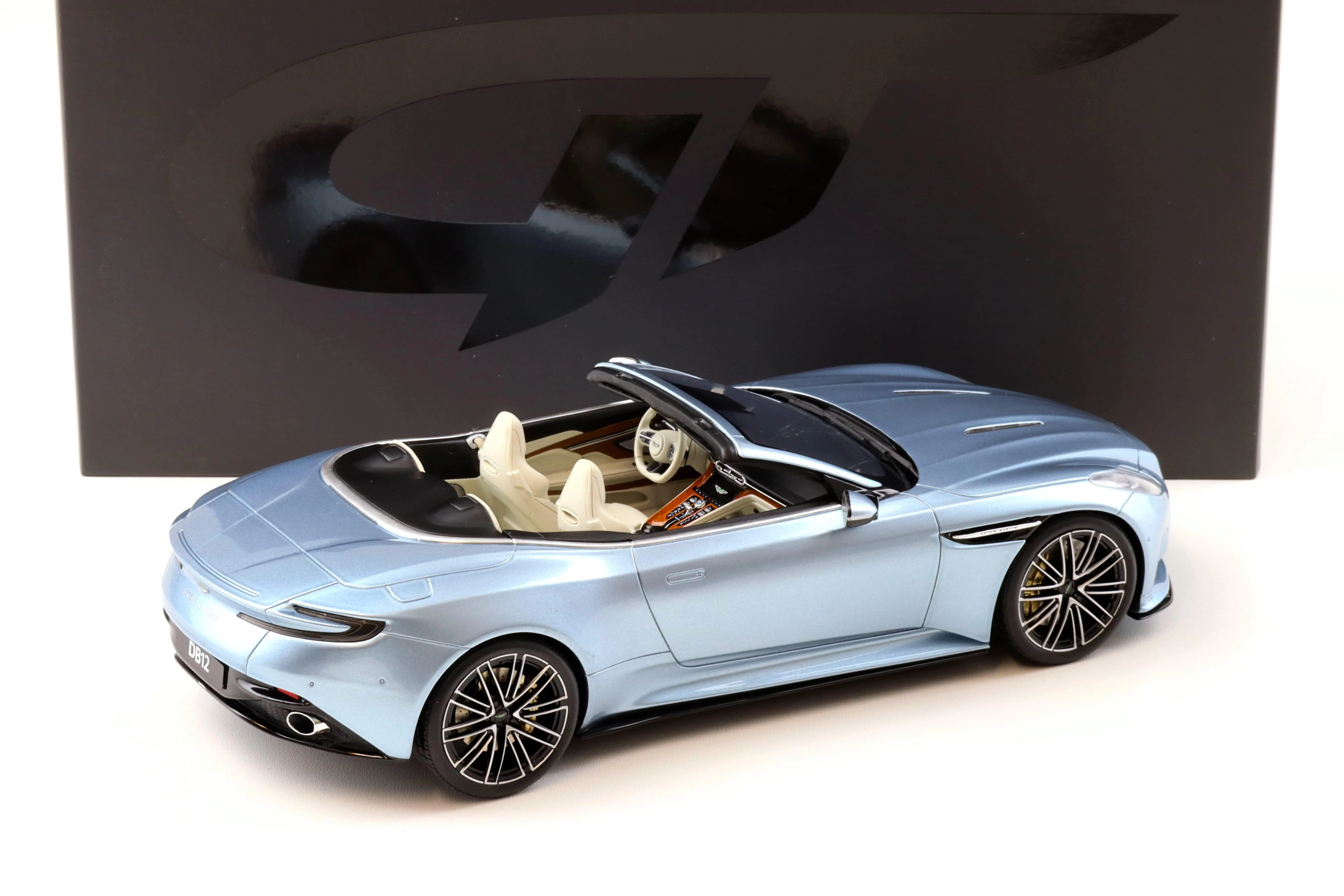 GT Spirit 2023 Aston Martin DB12 Volante Convertible Carribbean Blue Pearl 1:18 - Image 3