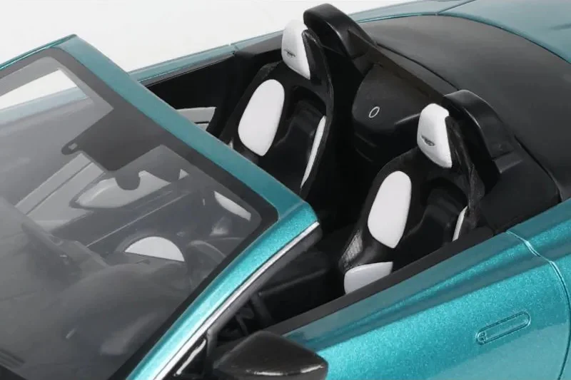 GT Spirit 2023 Aston Martin V12 Vantage Roadster Tayos Turquoise 1:18 Resin - Image 9