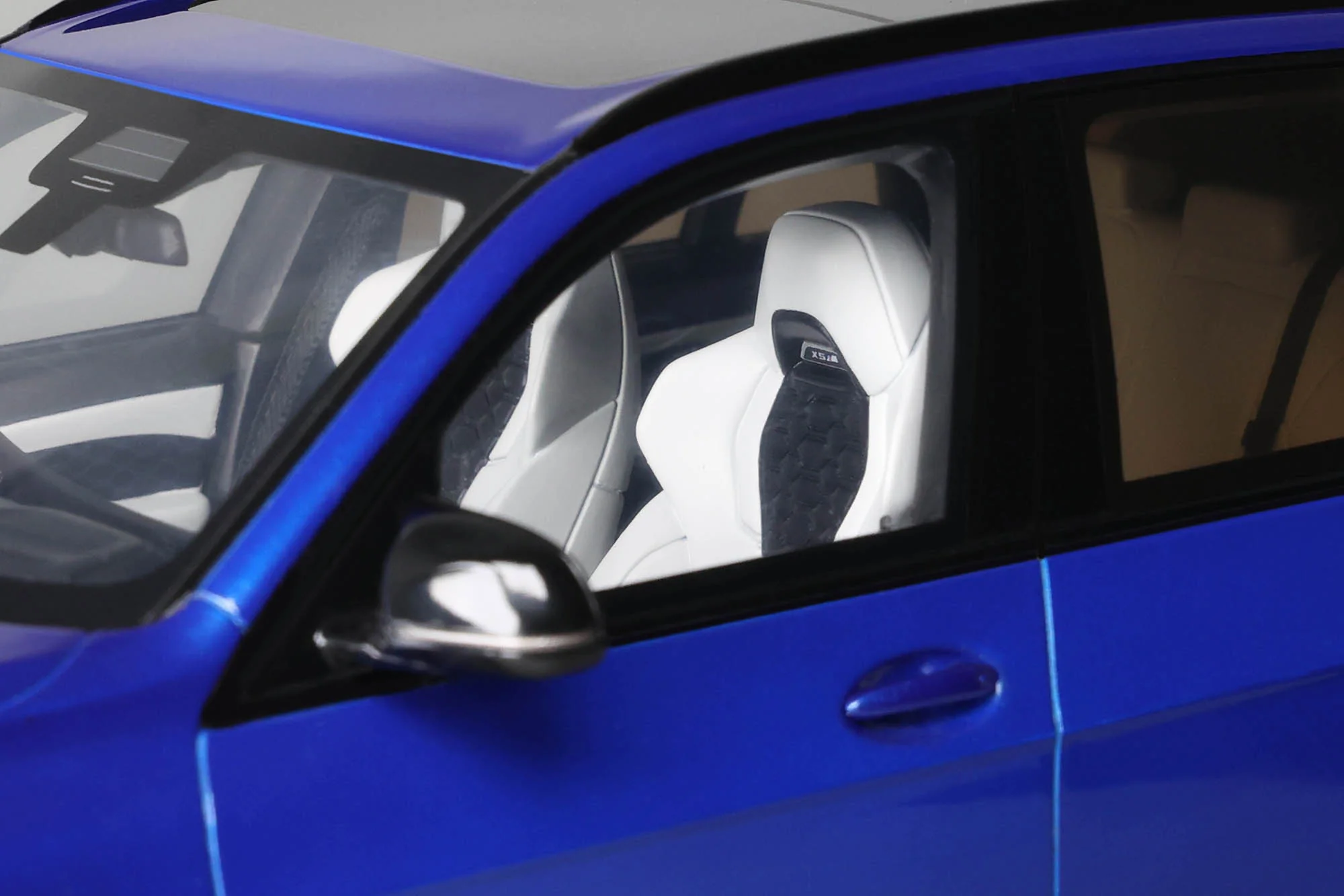 GT Spirit 2023 BMW X5M (G05) Competition Marina Bay Blue Metallic 1:18 - Image 14