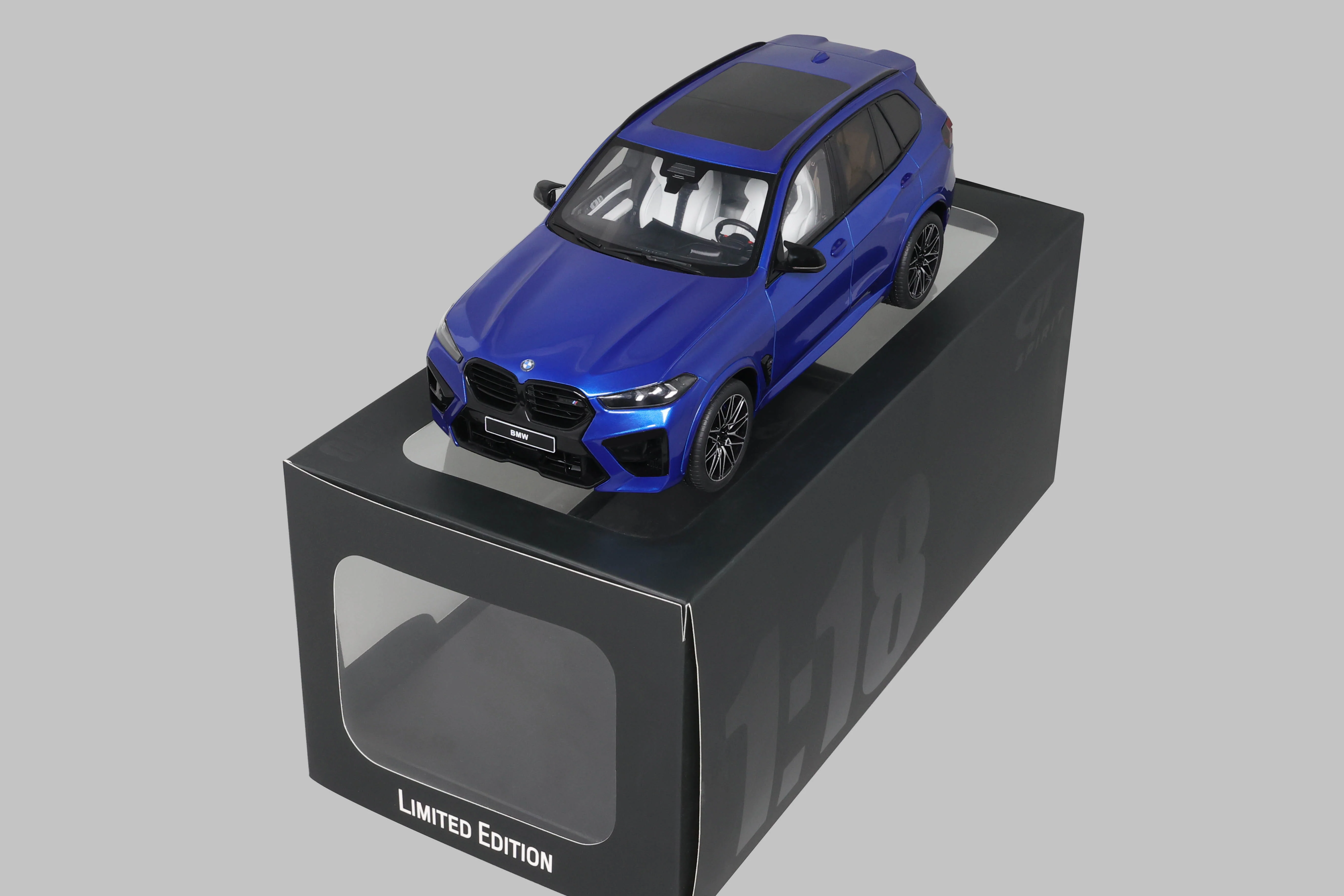 GT Spirit 2023 BMW X5M (G05) Competition Marina Bay Blue Metallic 1:18 - Image 16