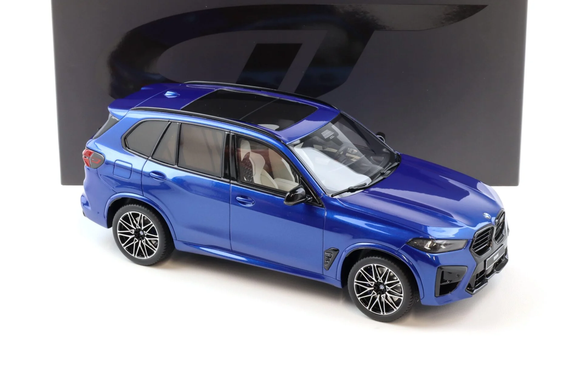 GT Spirit 2023 BMW X5M (G05) Competition Marina Bay Blue Metallic 1:18 - Image 2