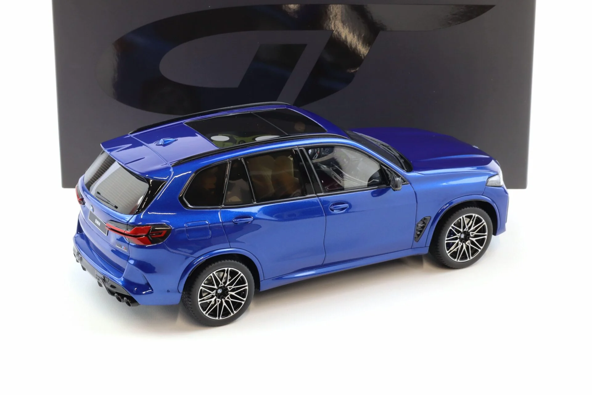 GT Spirit 2023 BMW X5M (G05) Competition Marina Bay Blue Metallic 1:18 - Image 3