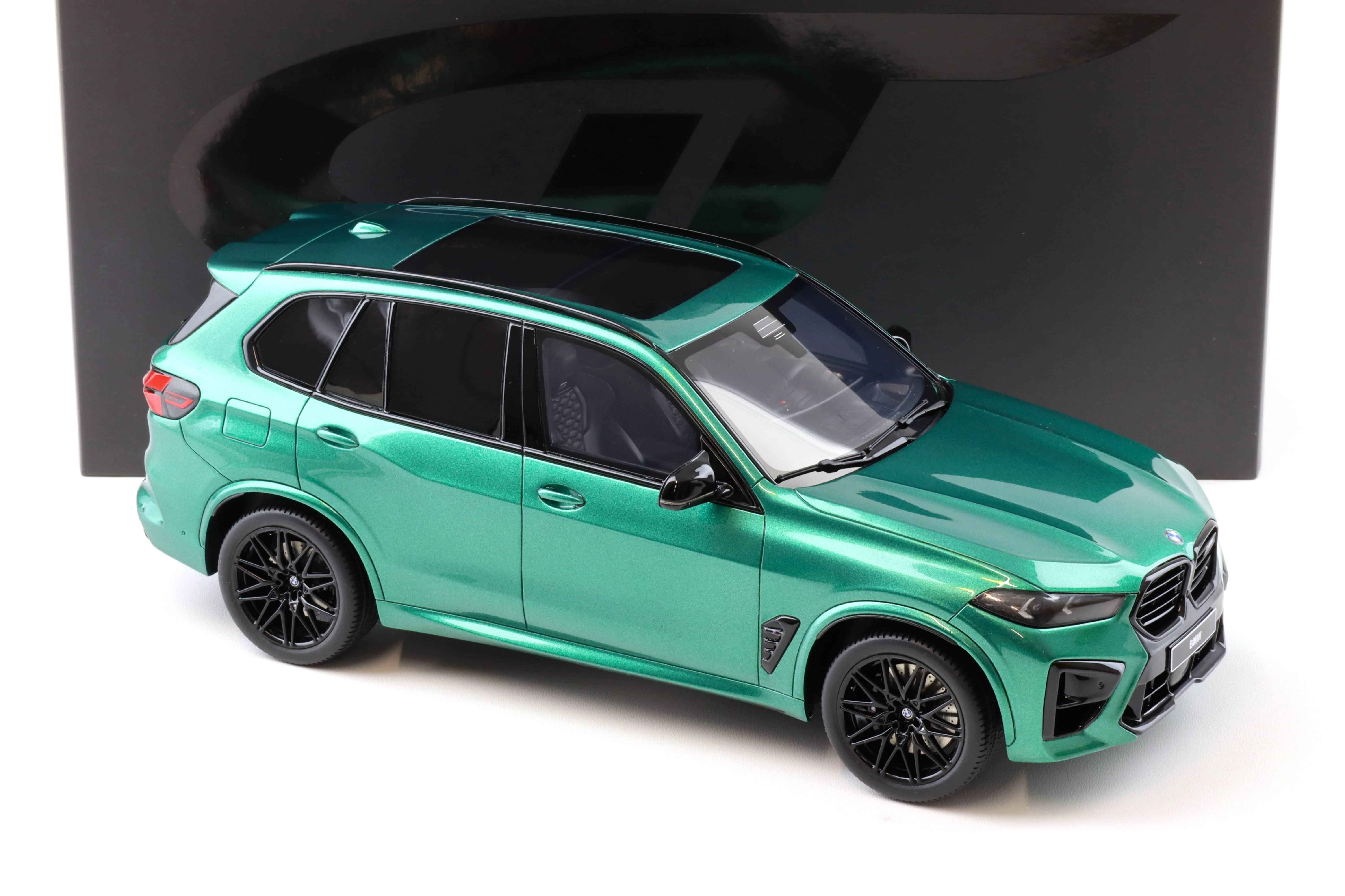 GT Spirit 2023 BMW X5M (G05) Isle of Man Green Metallic 1:18 - Image 2
