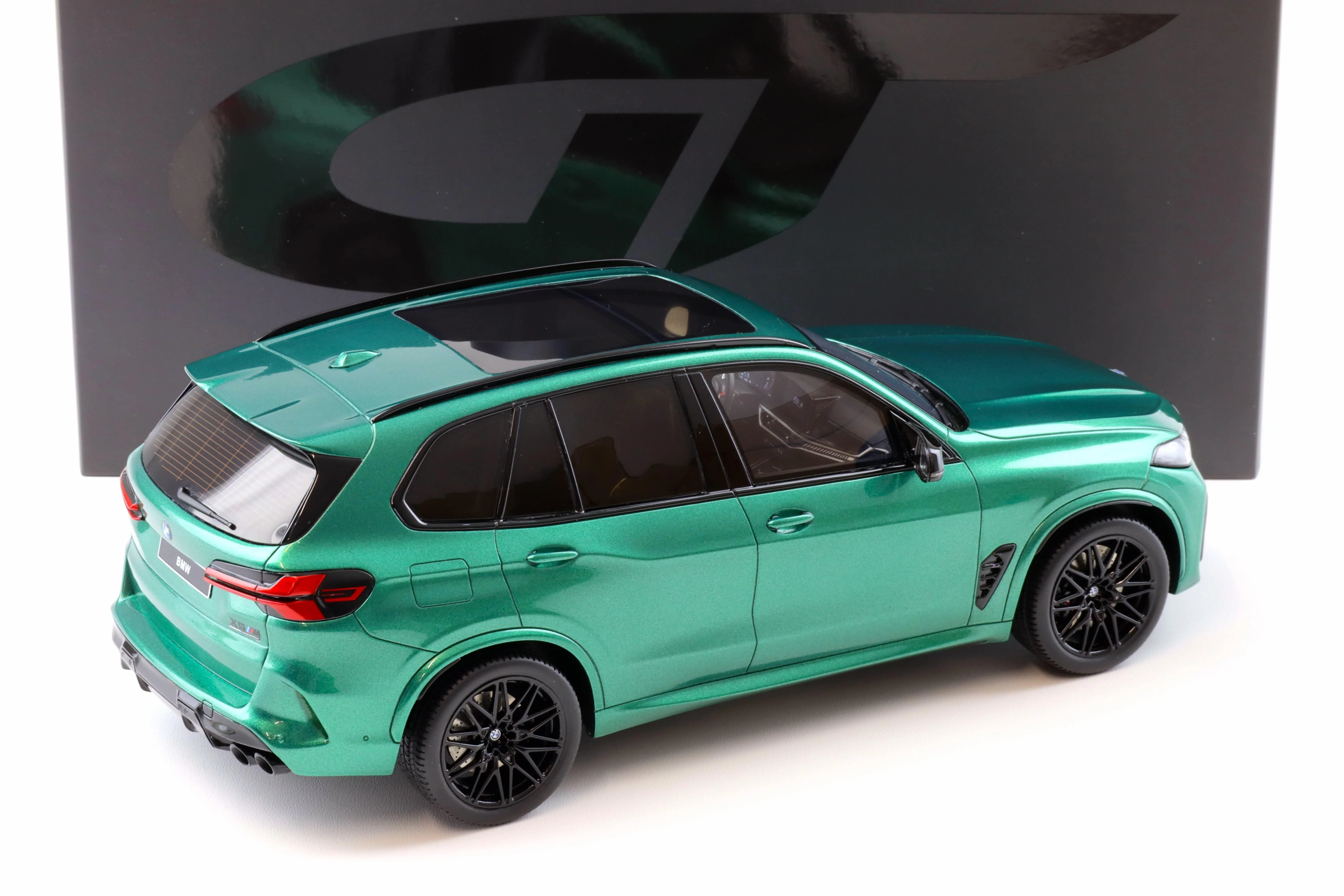 GT Spirit 2023 BMW X5M (G05) Isle of Man Green Metallic 1:18 - Image 3