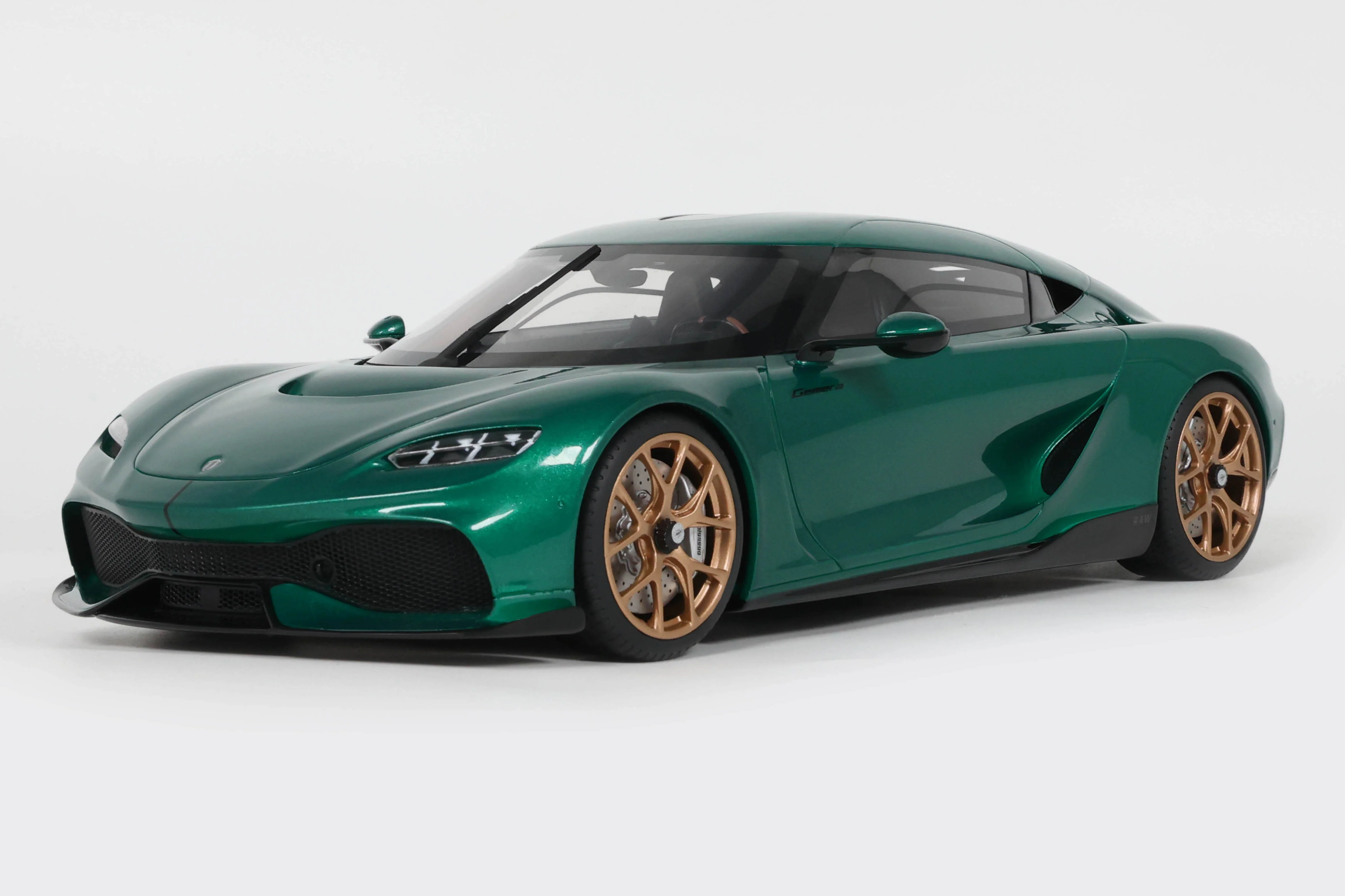 GT Spirit 2024 Koenigsegg Gemera Racing Green w/ Gold Wheels 1:18 - Image 5