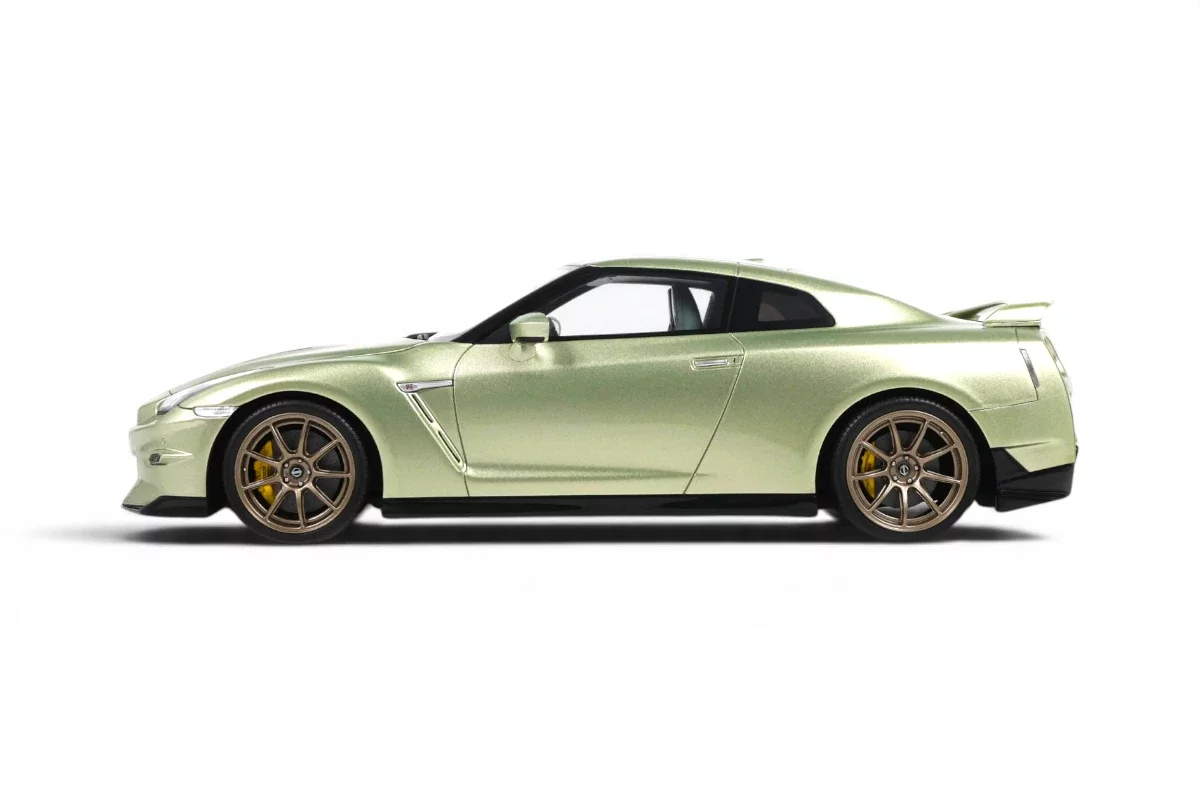 GT Spirit 2024 Nissan GT-R (R35) Skyline T-Spec Premium Edition Millenium Jade Green 1:18 - Image 3