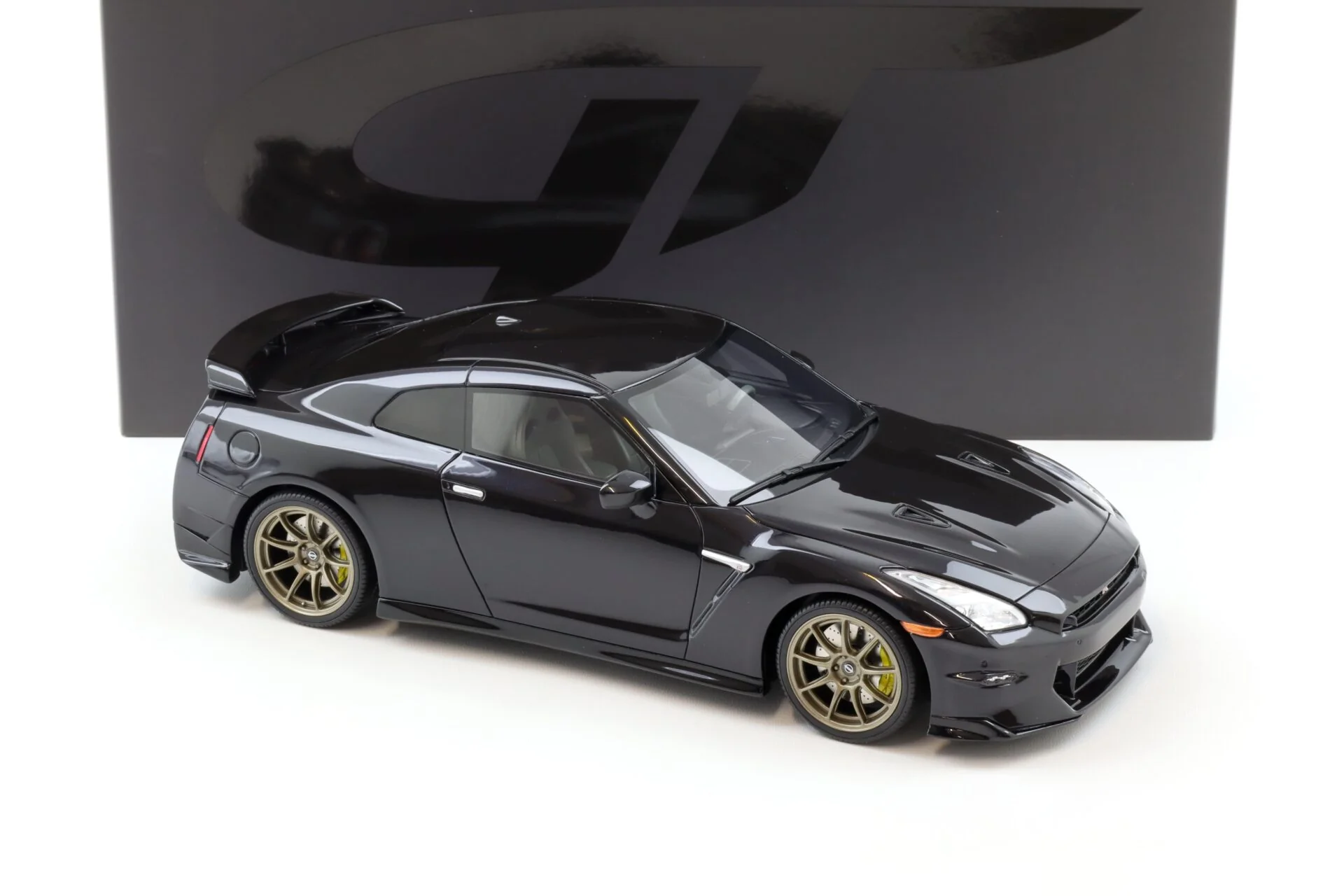 GT Spirit 2024 Nissan GT-R (R35) Skyline T-Spec Takumi Edition Purple 1:18 - Image 2