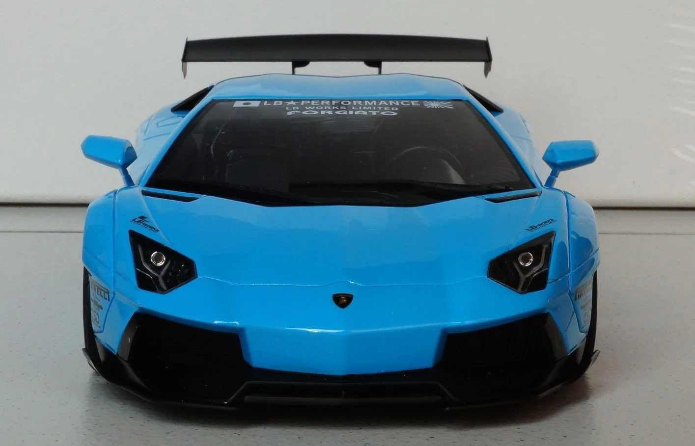GT Spirit Lamborghini Aventador LP400 LB-Works Baby Blue 1:18 - Image 4