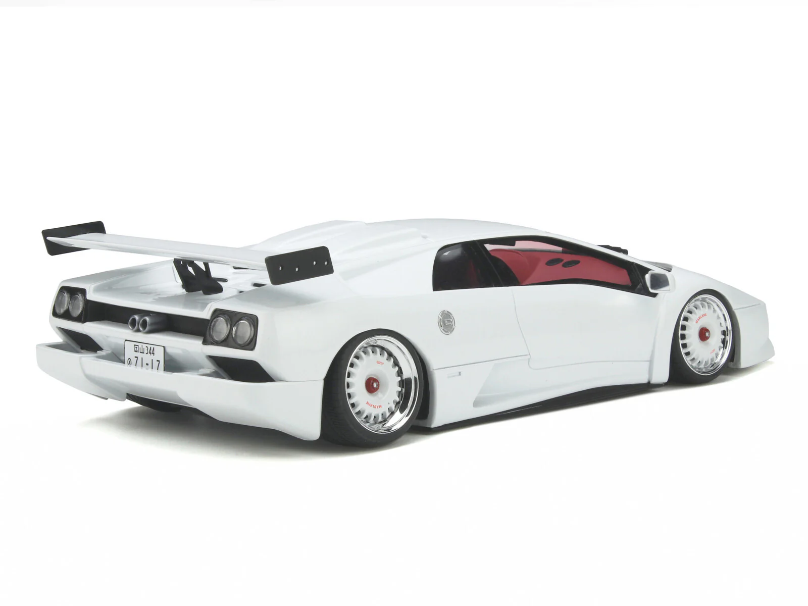 GT Spirit Lamborghini Diablo K.O. Kazuki Ohashi Madlane White 1:18 - Image 2