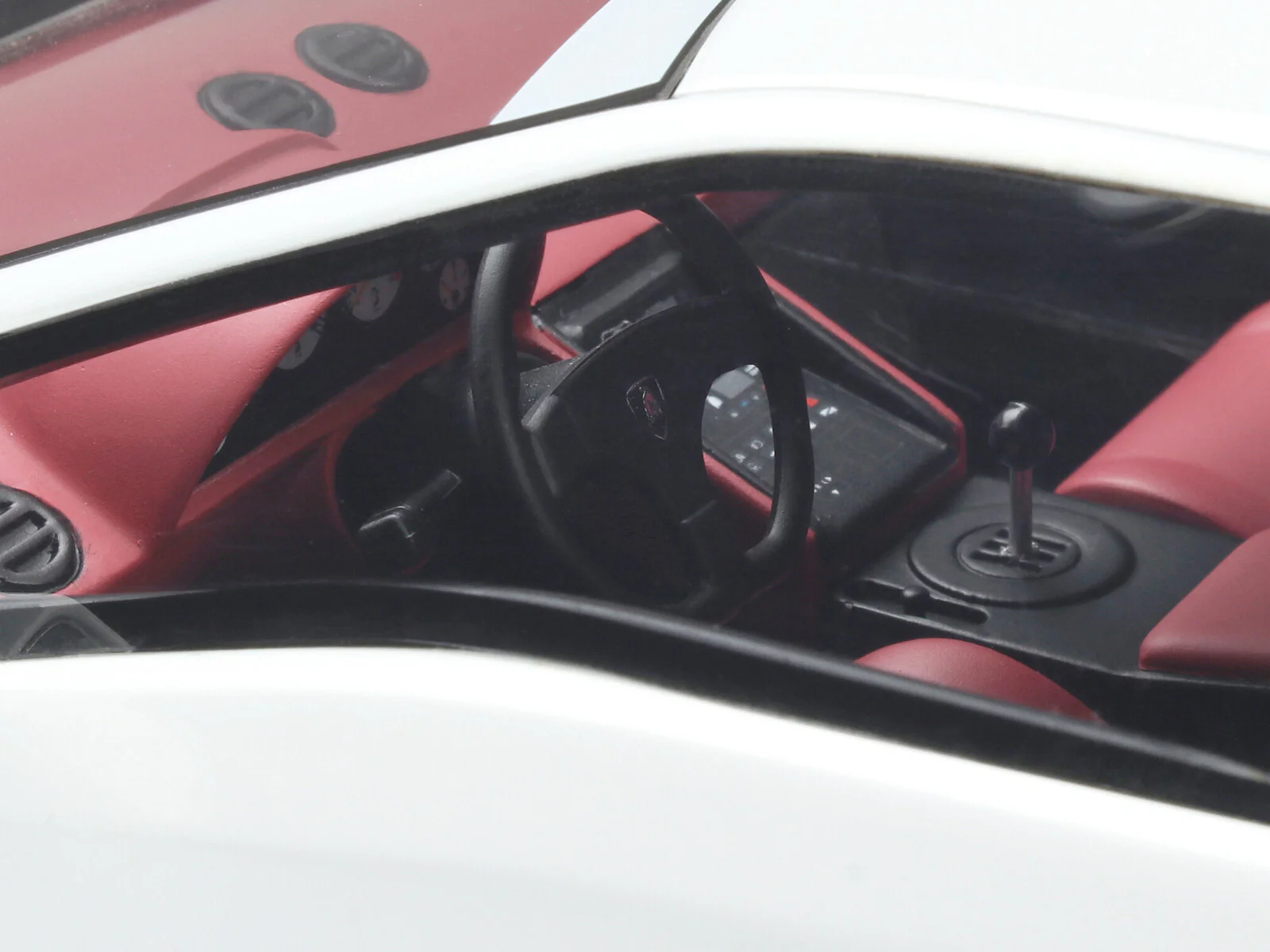 GT Spirit Lamborghini Diablo K.O. Kazuki Ohashi Madlane White 1:18 - Image 6