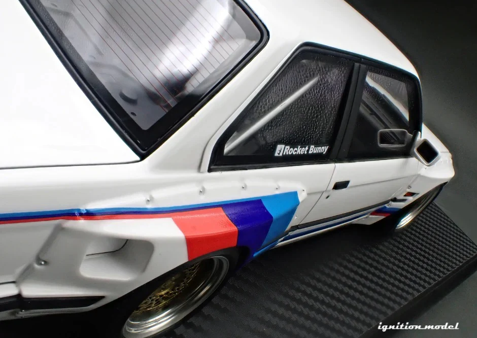 Ignition-Model BMW M3 Pandem 30 (E30) M-Design White 1:18 - Image 17