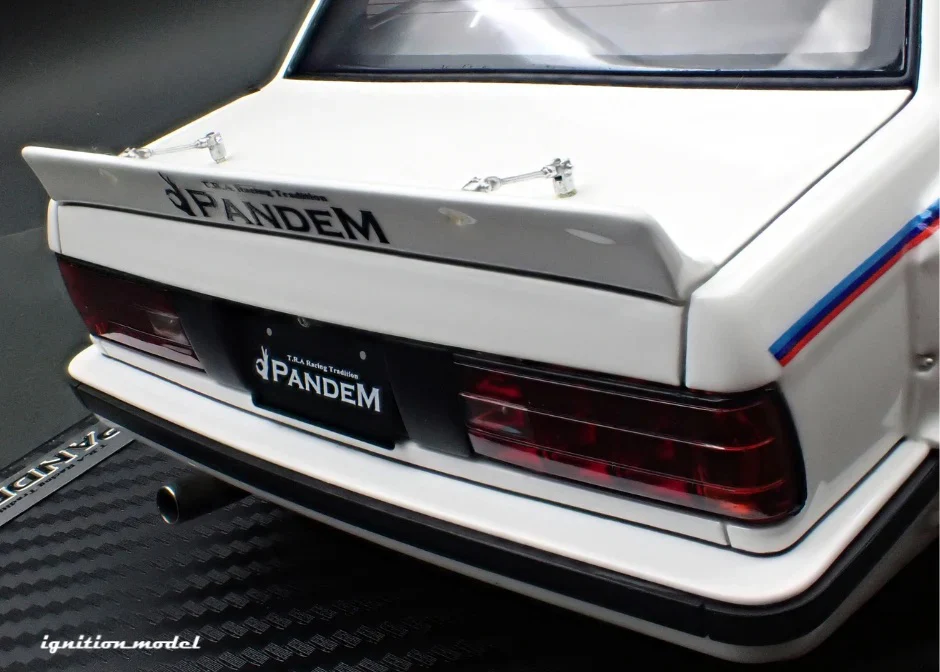 Ignition-Model BMW M3 Pandem 30 (E30) M-Design White 1:18 - Image 18