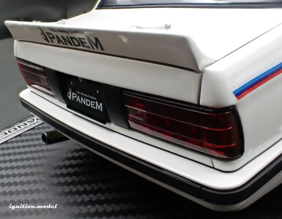 Ignition-Model BMW M3 Pandem 30 (E30) M-Design White 1:18 - Image 21