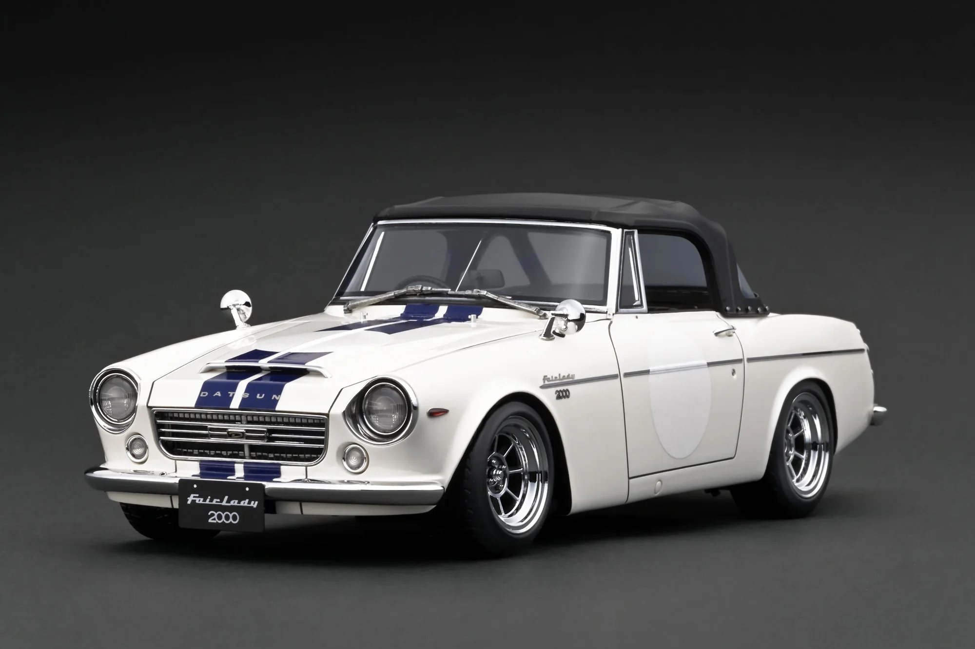 Ignition-Model Datsun Fairlady 2000 (SR311) White & Blue 1:18